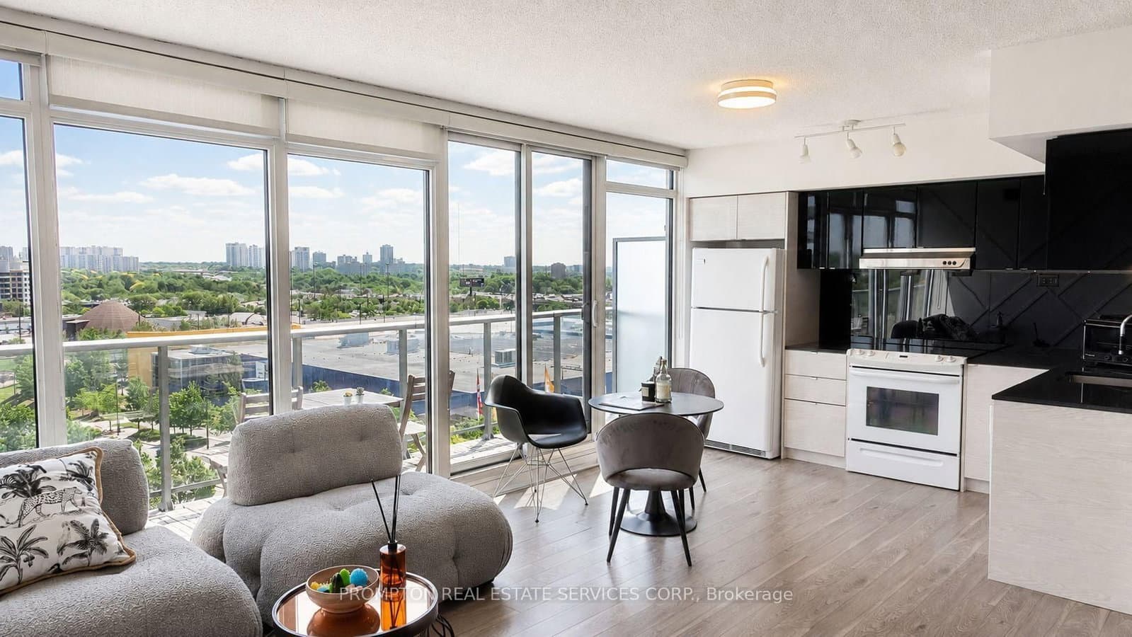 72 Esther Shiner Boulevard, Unit 717 thumbnail 12