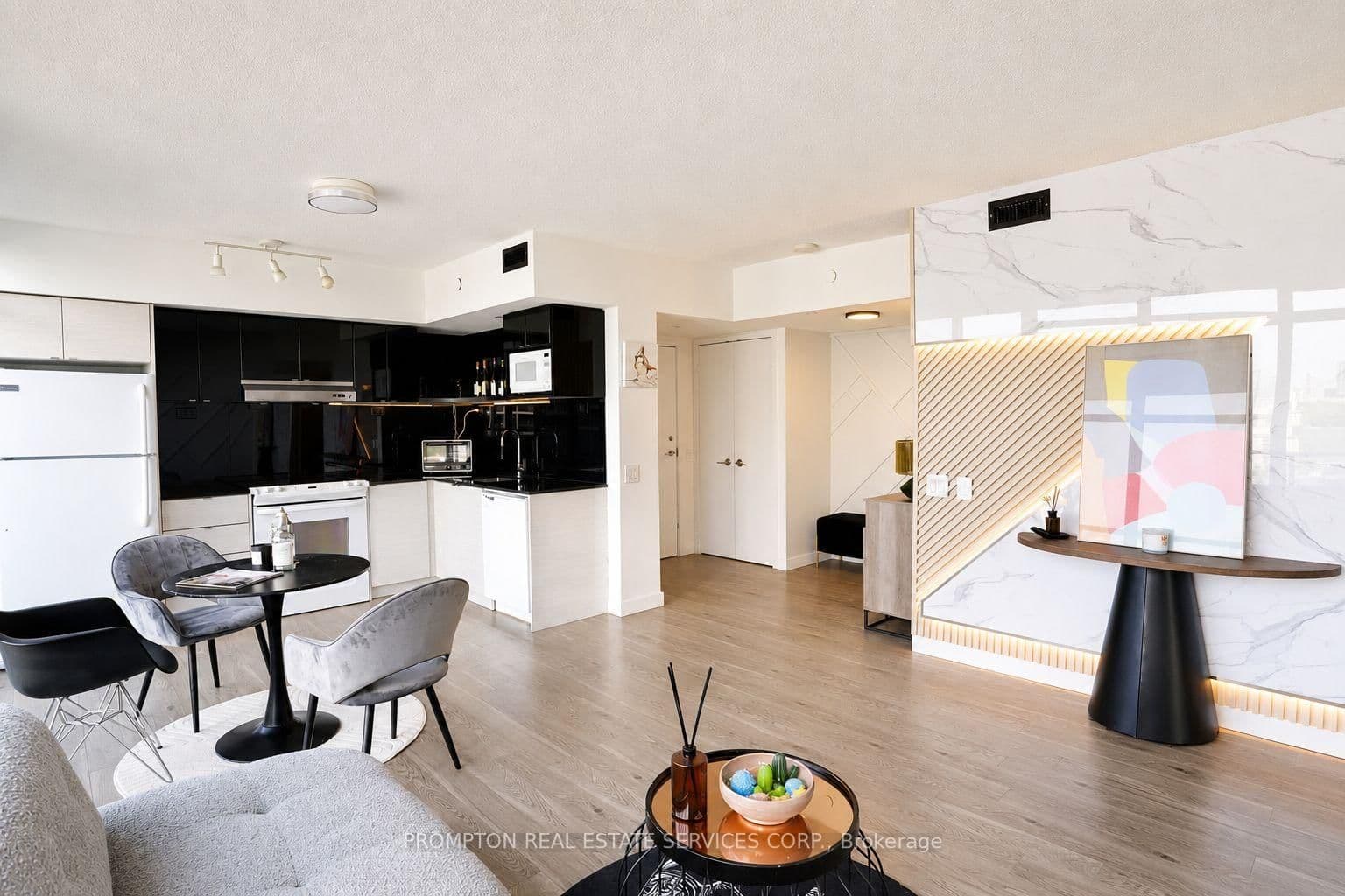 72 Esther Shiner Boulevard, Unit 717 thumbnail 18