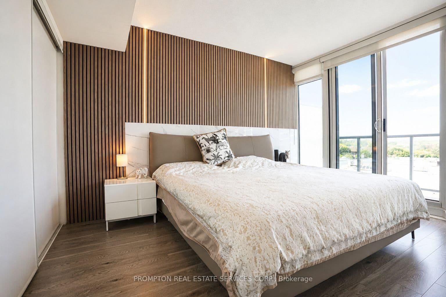 72 Esther Shiner Boulevard, Unit 717 thumbnail 2