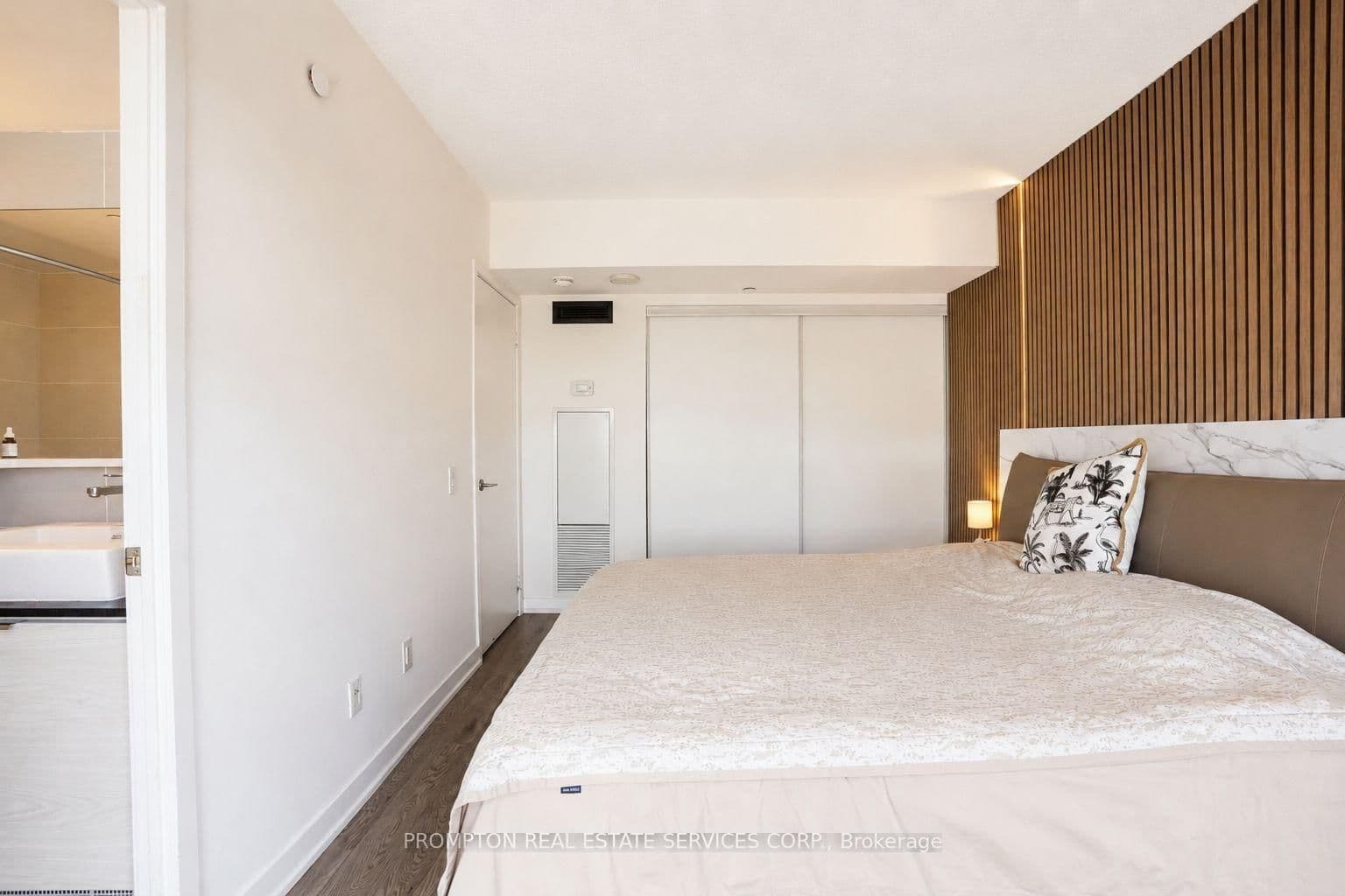 72 Esther Shiner Boulevard, Unit 717 thumbnail 4