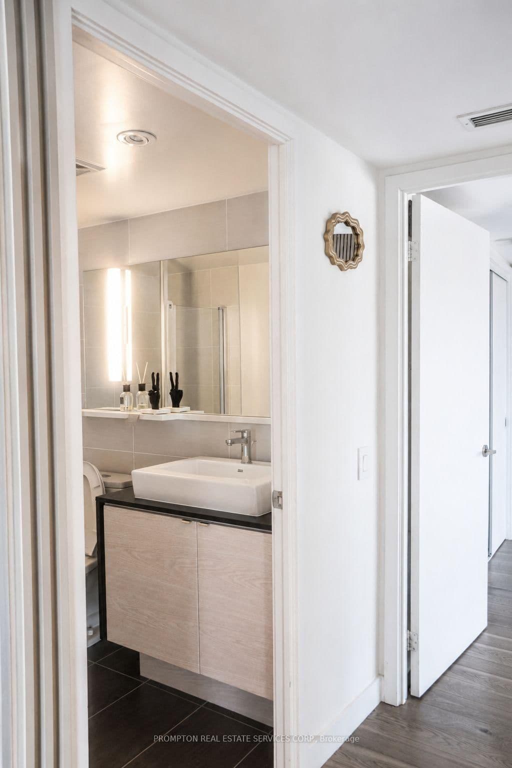 72 Esther Shiner Boulevard, Unit 717 thumbnail 6
