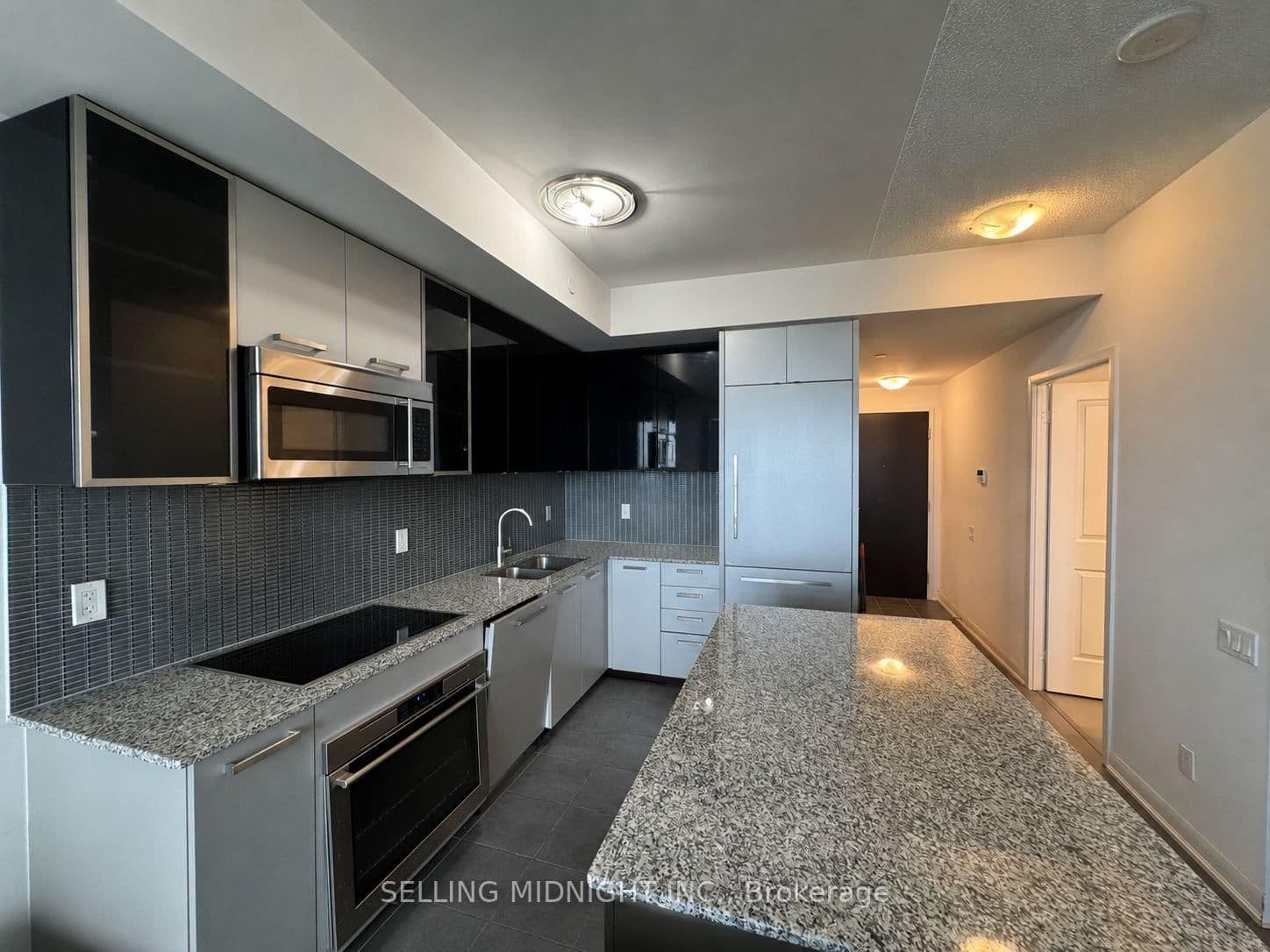 5162 Yonge Street, Unit PH301 thumbnail 2