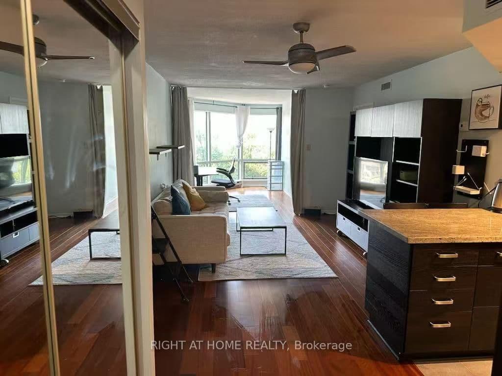 1001 Bay Street, Unit 919 thumbnail 4