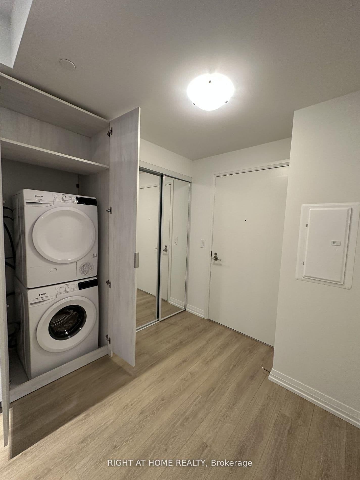 8 Widmer Street, Unit 906 thumbnail 5