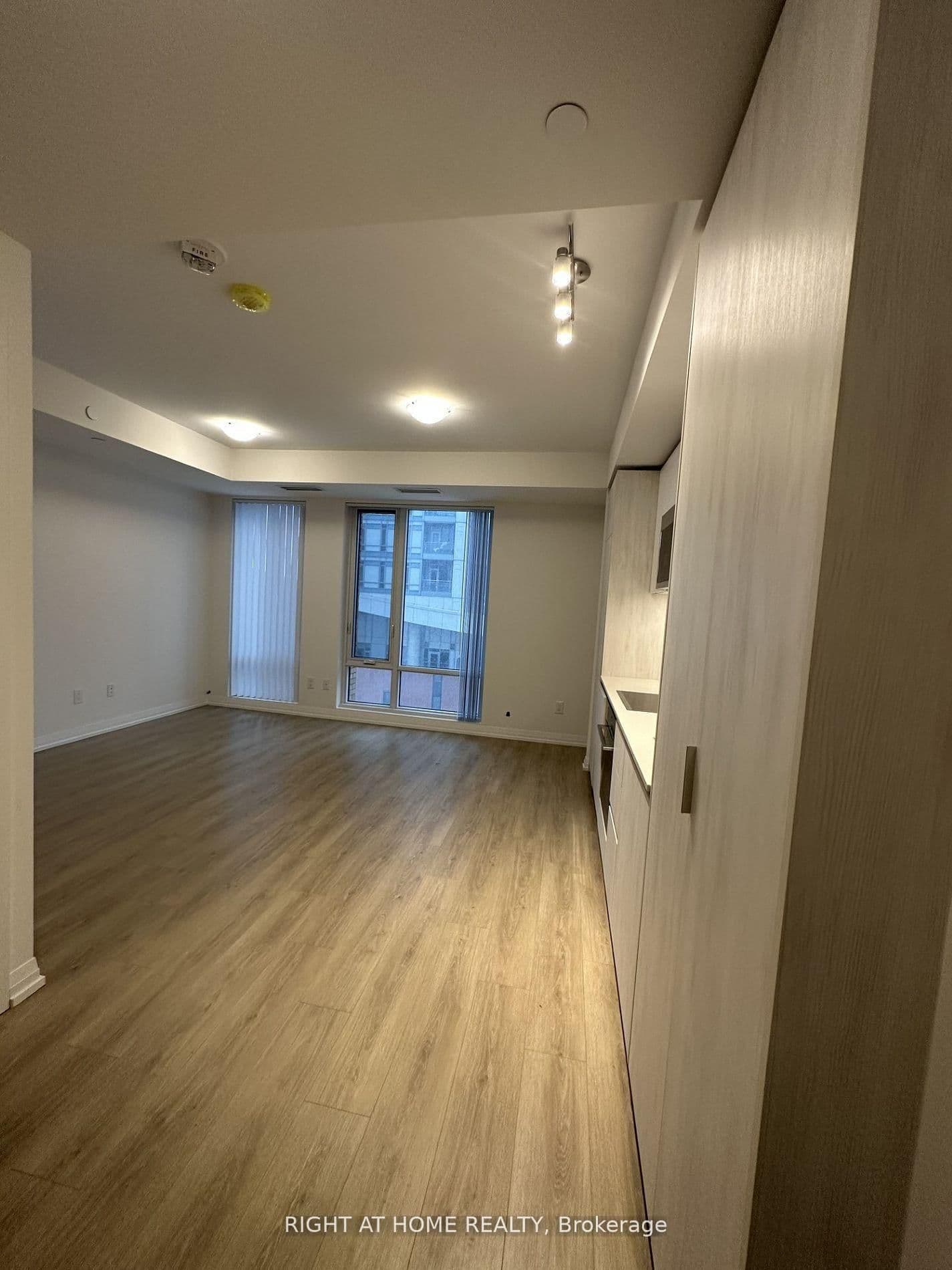 8 Widmer Street, Unit 906 thumbnail 7