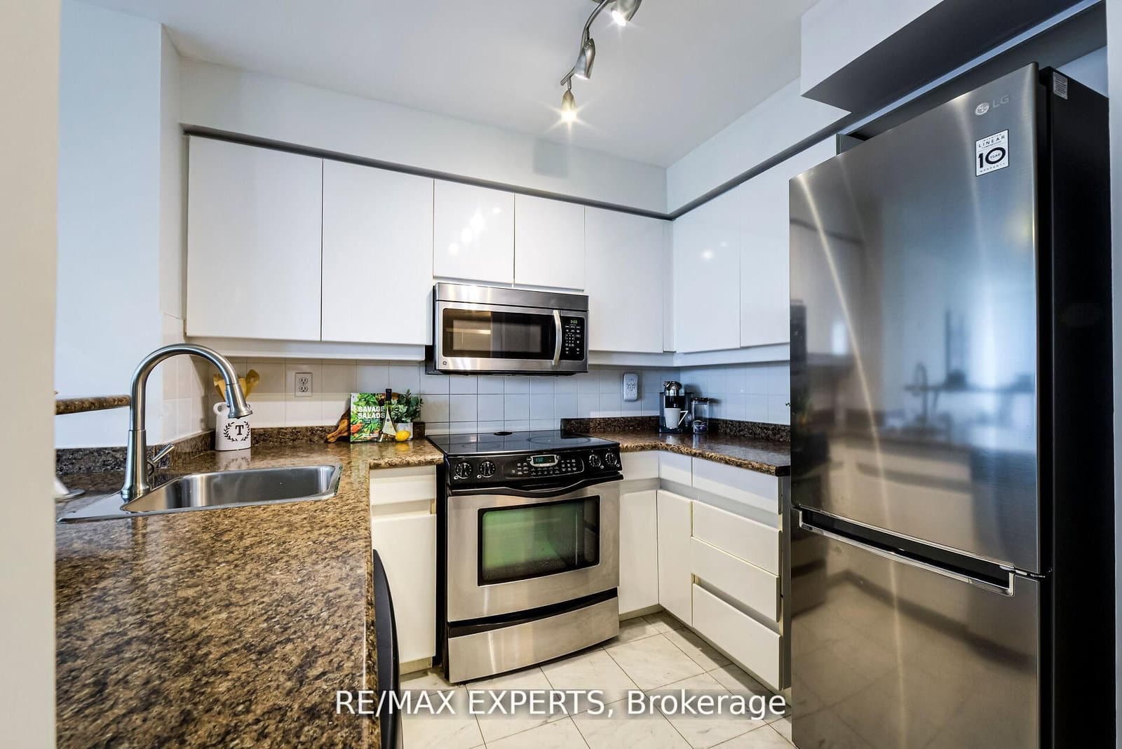 942 Yonge Street, Unit 1006 thumbnail 13