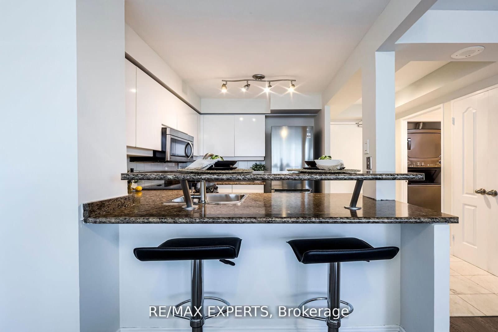 942 Yonge Street, Unit 1006 thumbnail 15