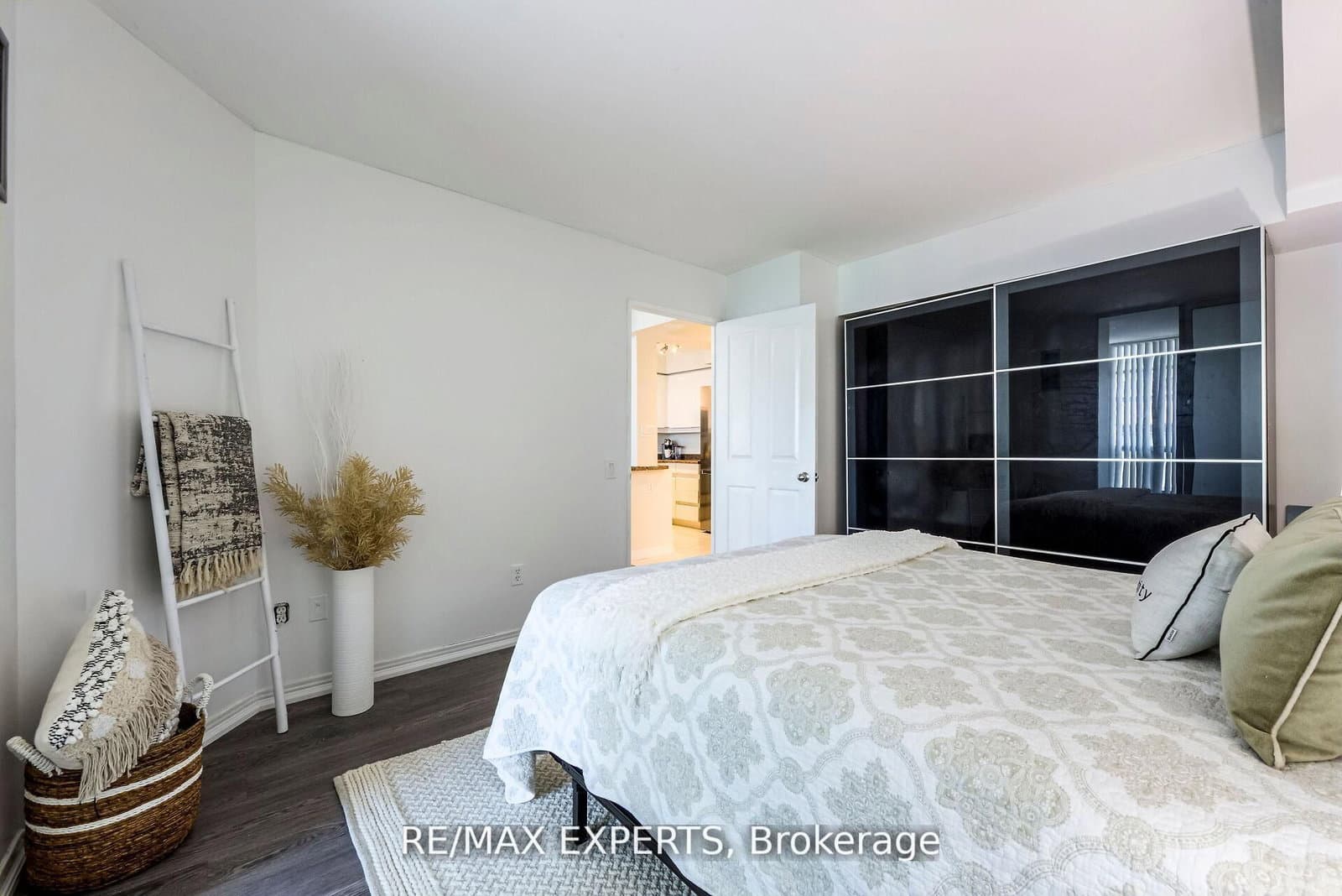 942 Yonge Street, Unit 1006 thumbnail 27