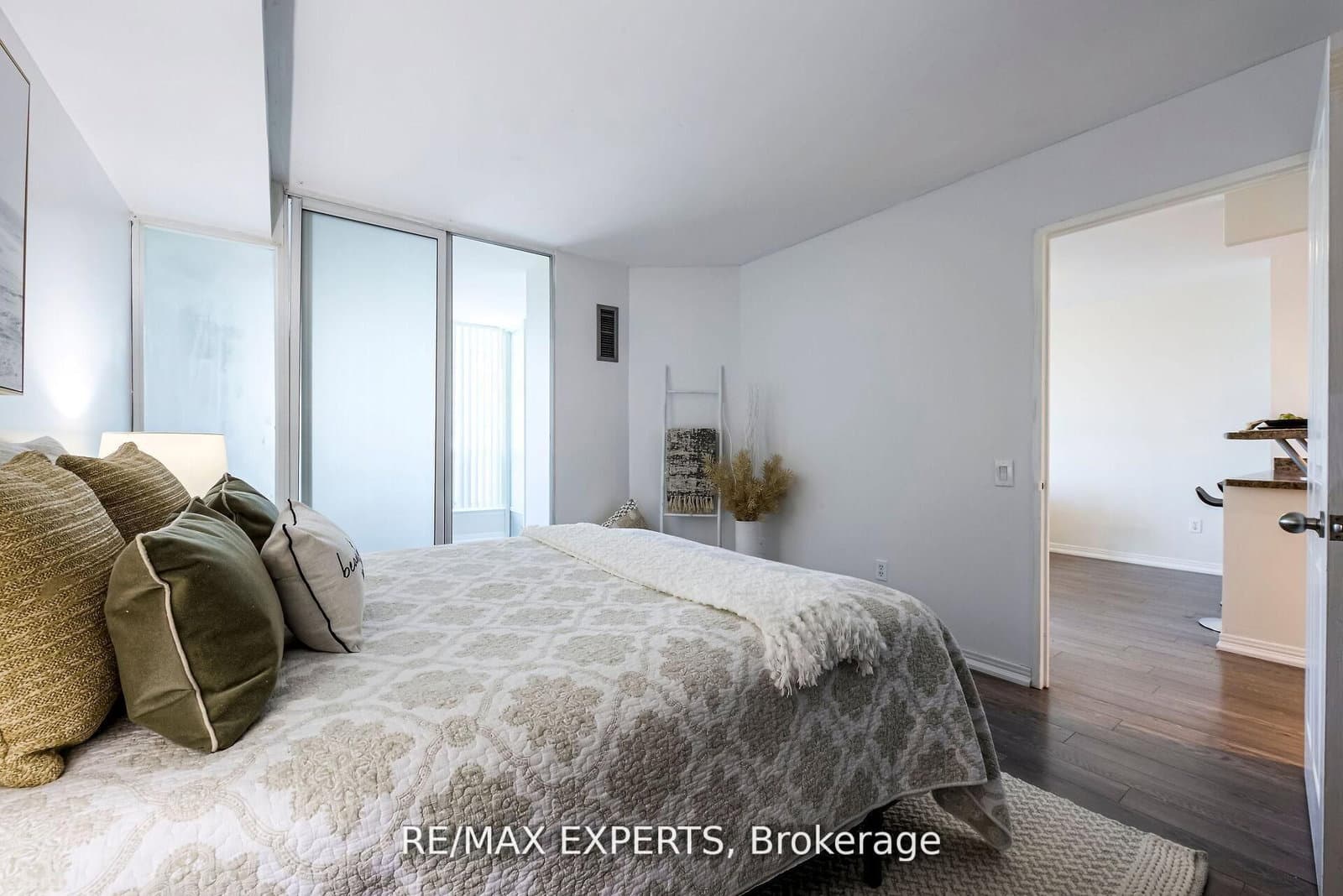 942 Yonge Street, Unit 1006 thumbnail 28
