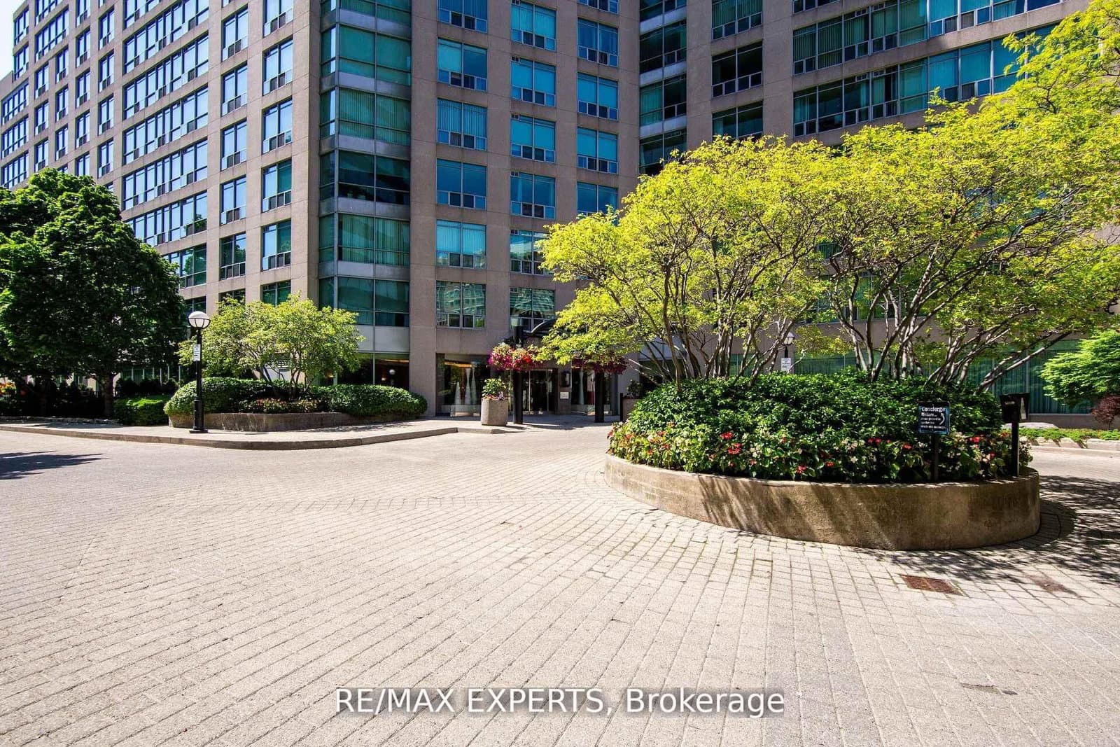 942 Yonge Street, Unit 1006 thumbnail 3