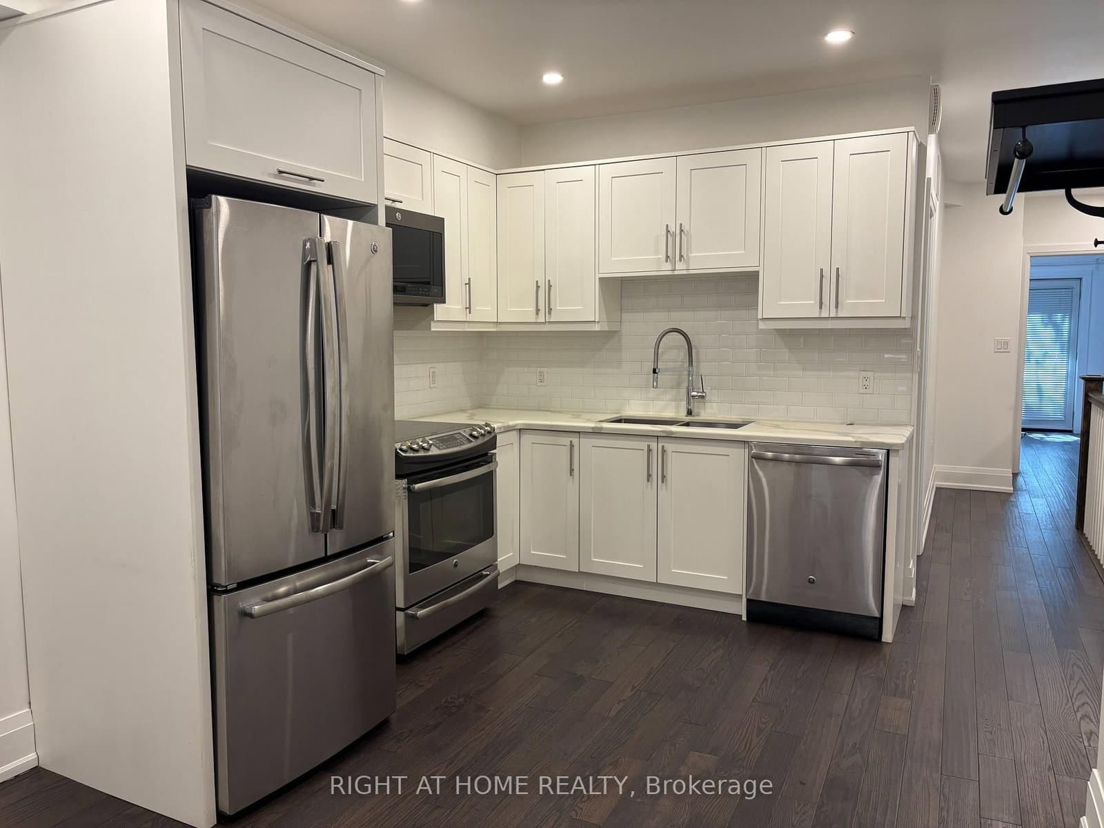 186 Mutual Street, Unit Main - Image 1