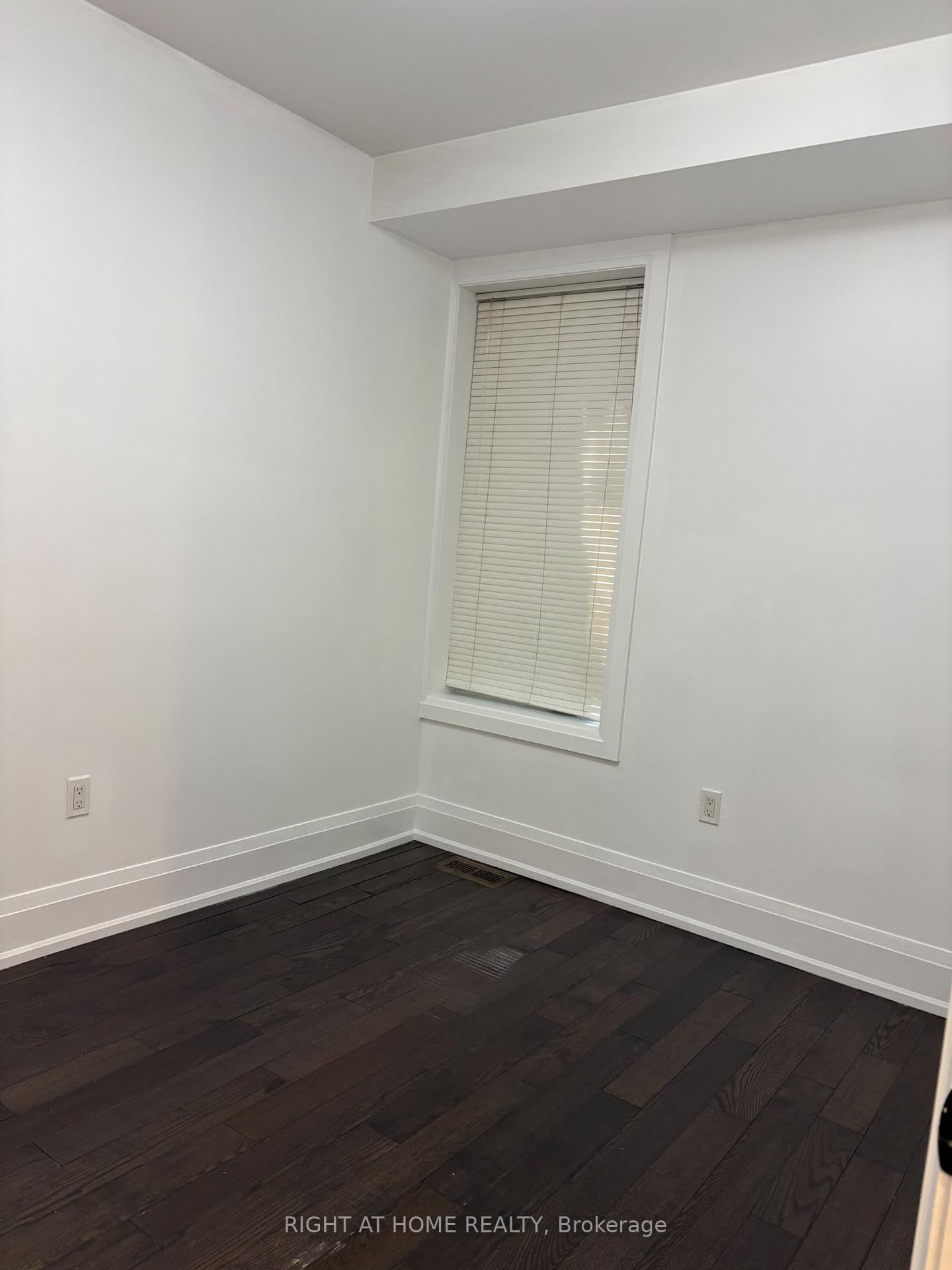 186 Mutual Street, Unit Main thumbnail 2