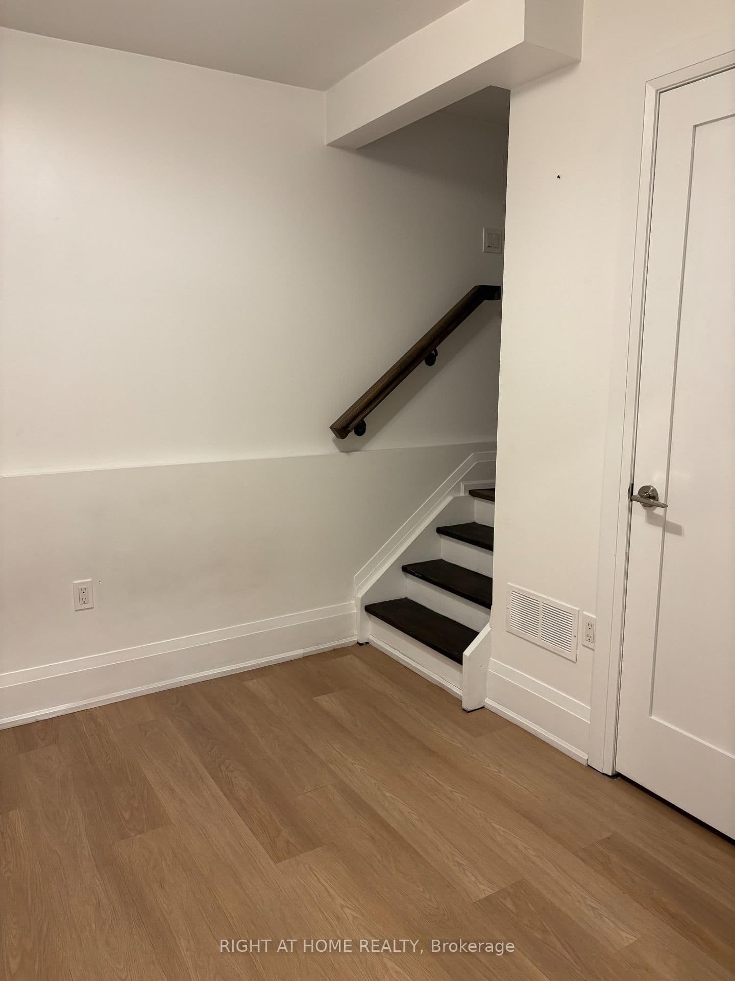 186 Mutual Street, Unit Main thumbnail 4