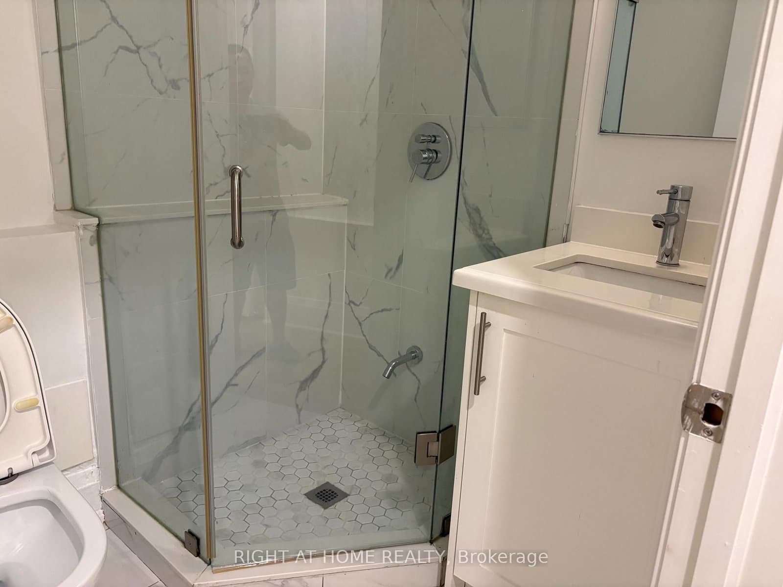 186 Mutual Street, Unit Main thumbnail 6