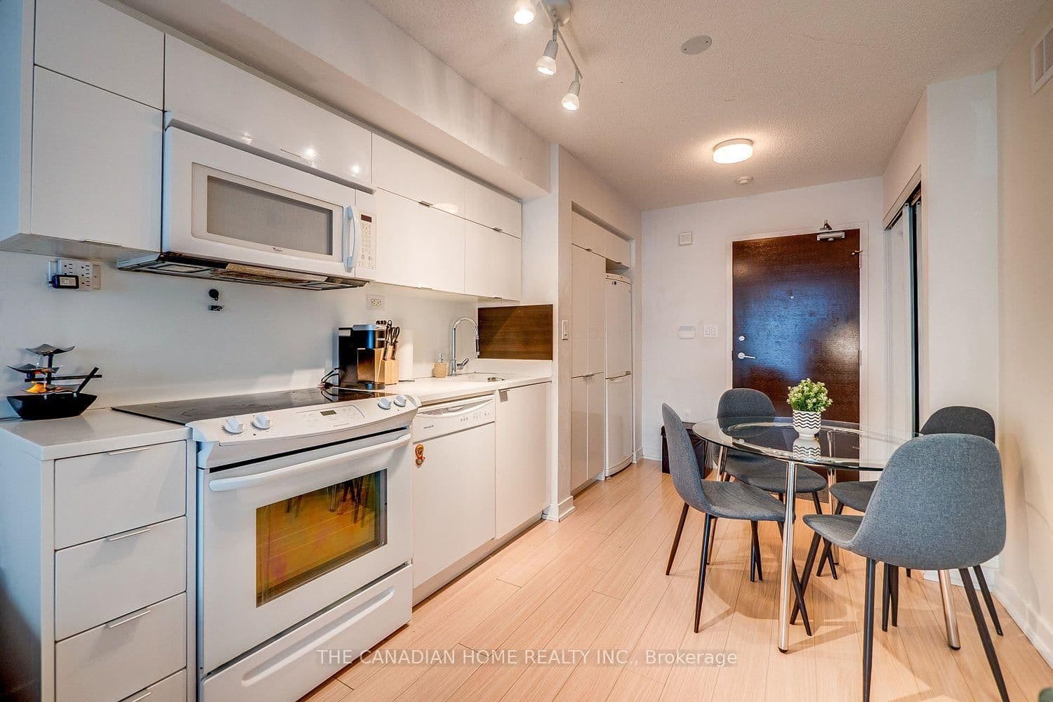 21 Iceboat Terrace, Unit 1605 thumbnail 11