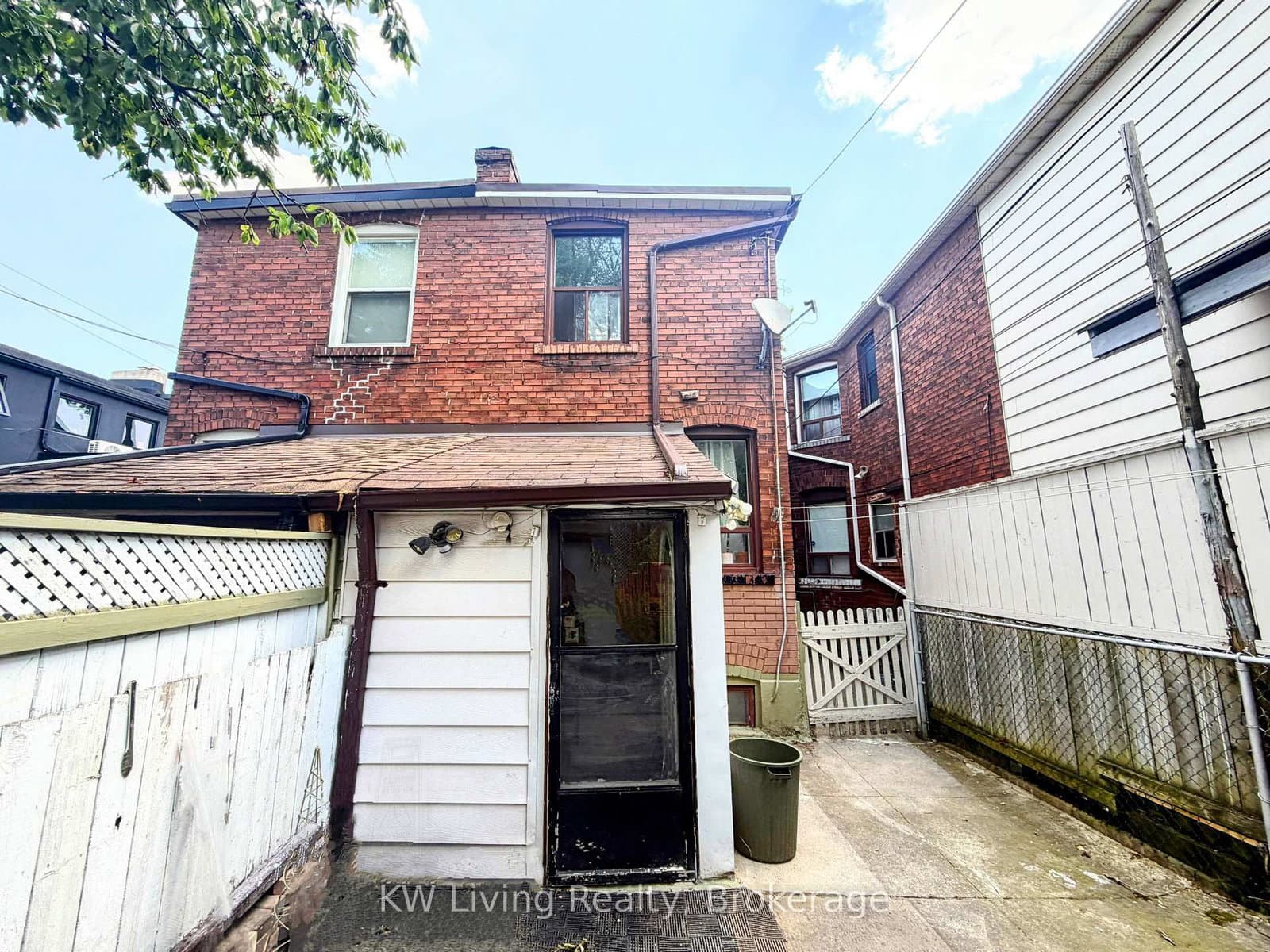 636 Clinton Street thumbnail 15