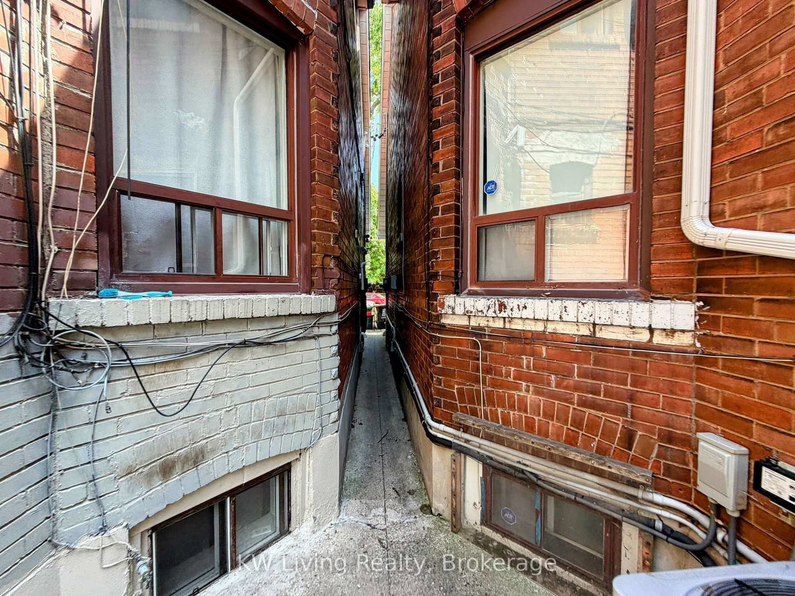 636 Clinton Street thumbnail 16
