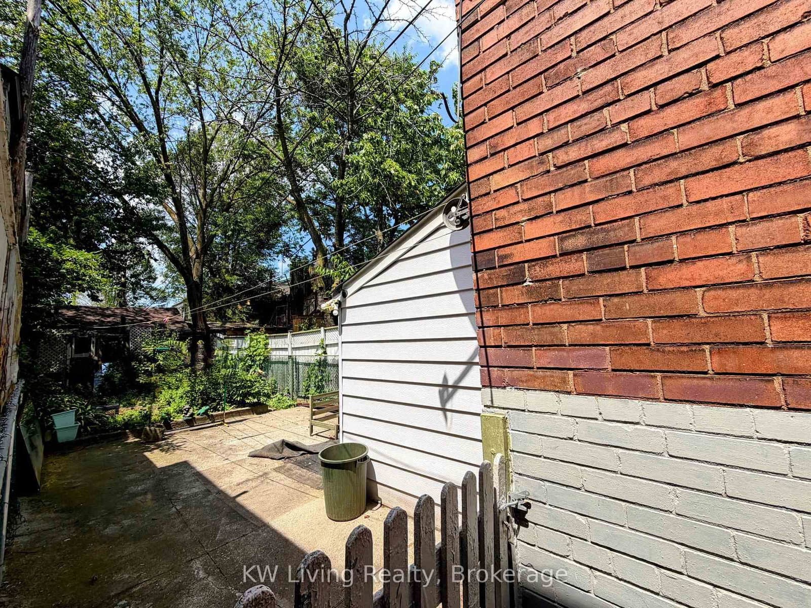 636 Clinton Street thumbnail 17