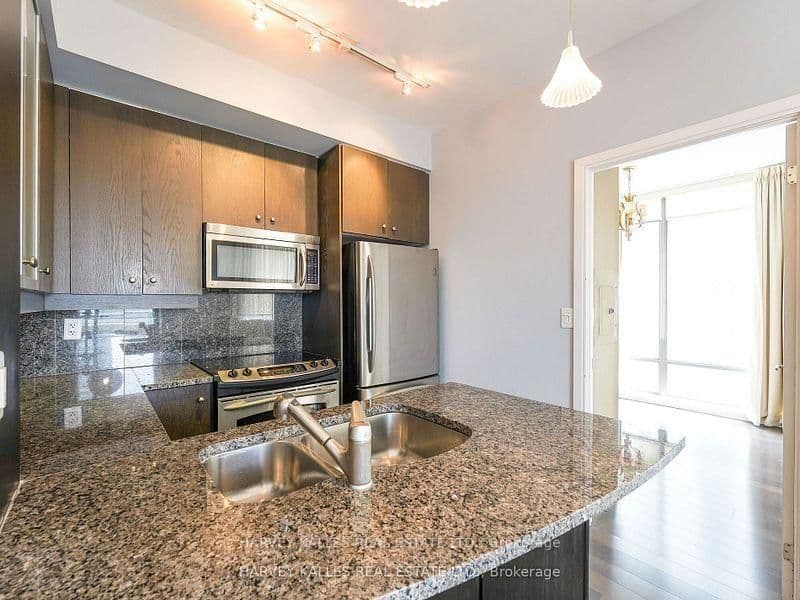 18 Yorkville Avenue, Unit 1305 thumbnail 11