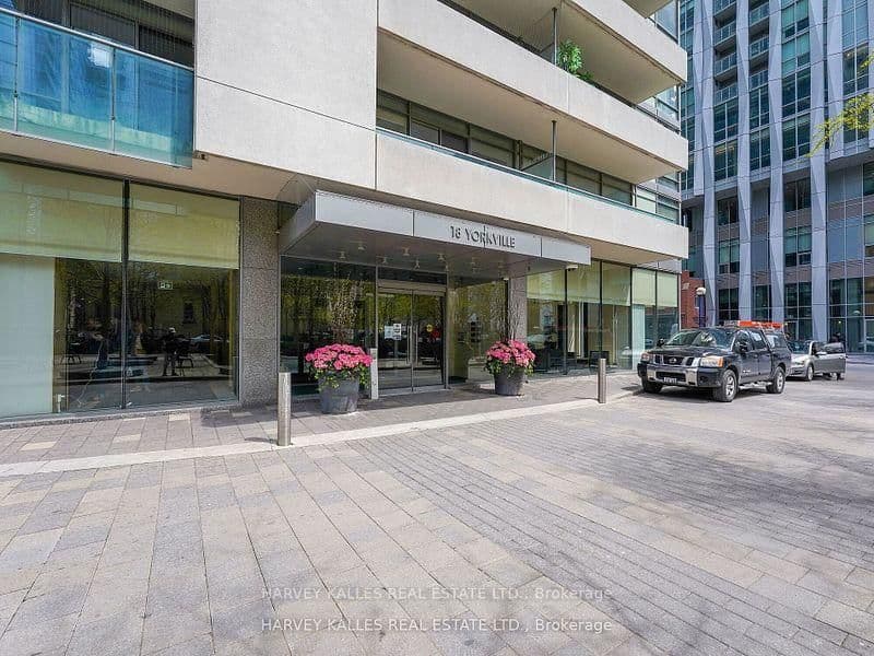 18 Yorkville Avenue, Unit 1305 thumbnail 2