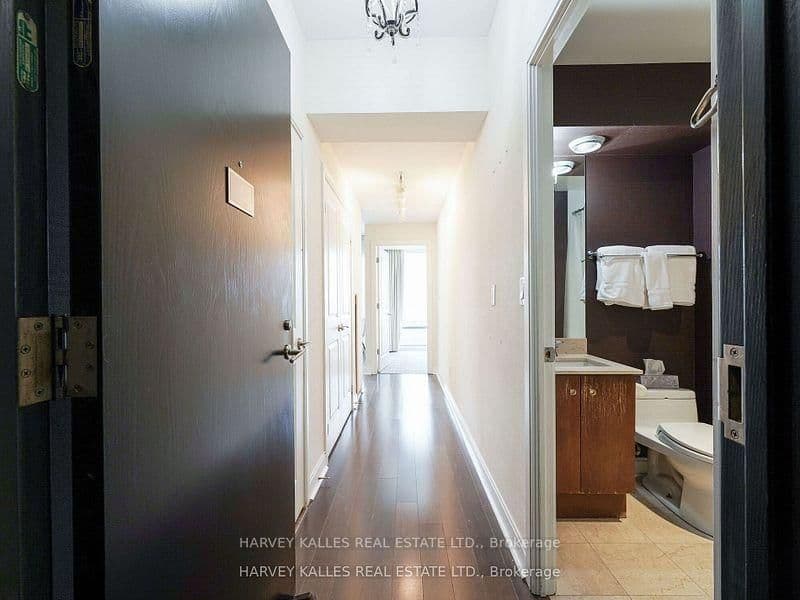 18 Yorkville Avenue, Unit 1305 thumbnail 6