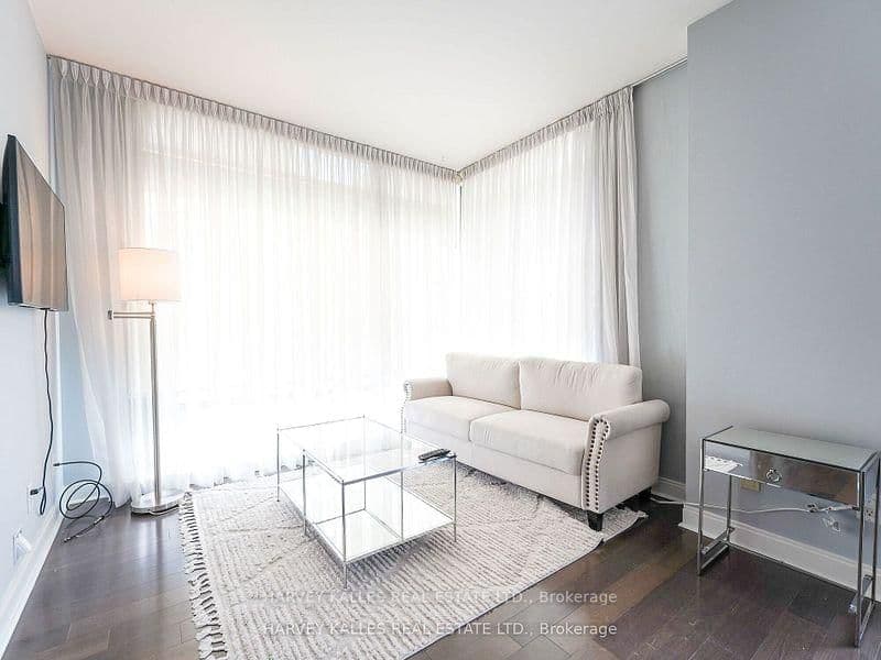 18 Yorkville Avenue, Unit 1305 thumbnail 9