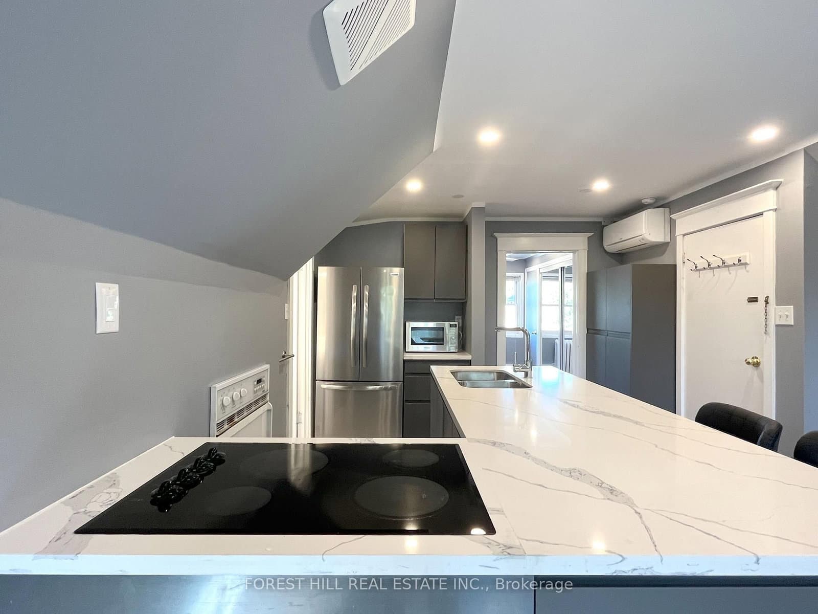 303 Lonsdale Road, Unit 3rd thumbnail 7