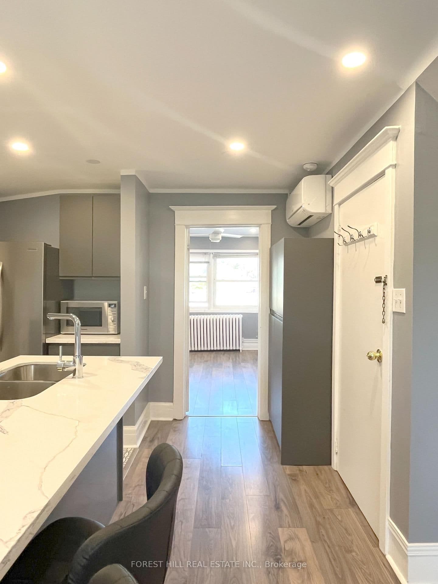 303 Lonsdale Road, Unit 3rd thumbnail 8