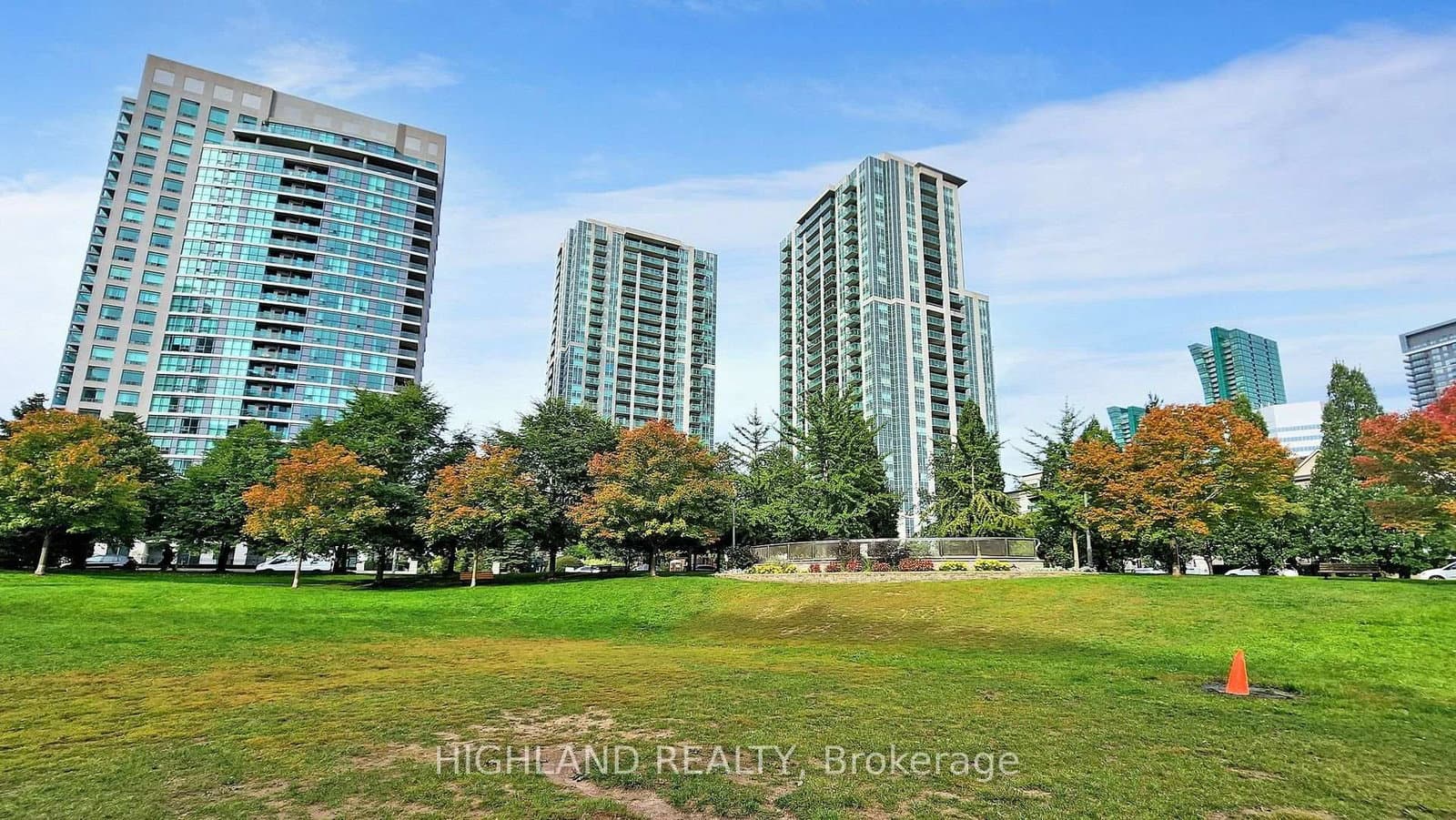 18 Harrison Garden, Unit 1002 thumbnail 2