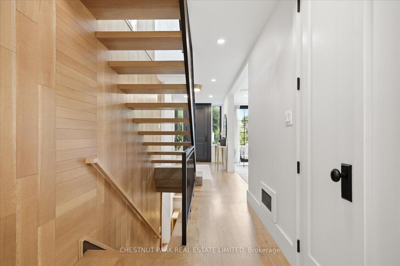 310 Bessborough Drive thumbnail 15