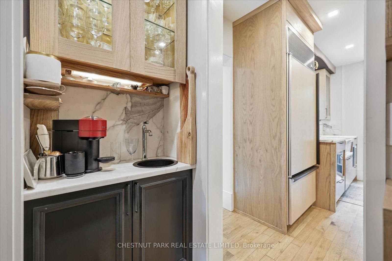 310 Bessborough Drive thumbnail 18