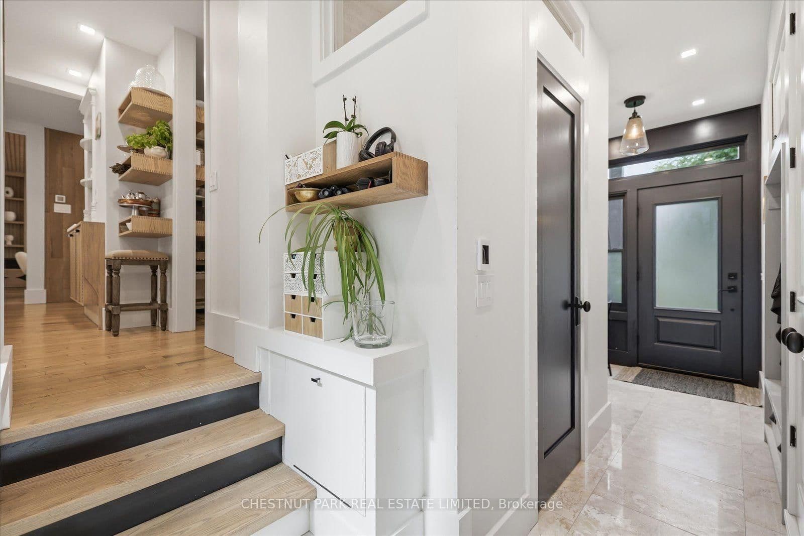 310 Bessborough Drive thumbnail 20