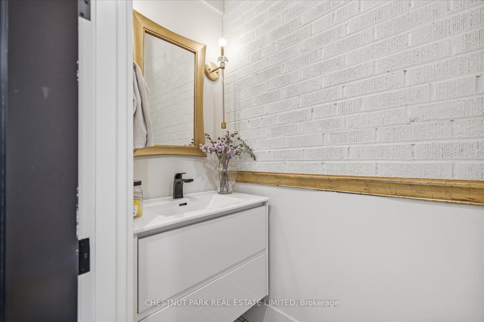 310 Bessborough Drive thumbnail 22