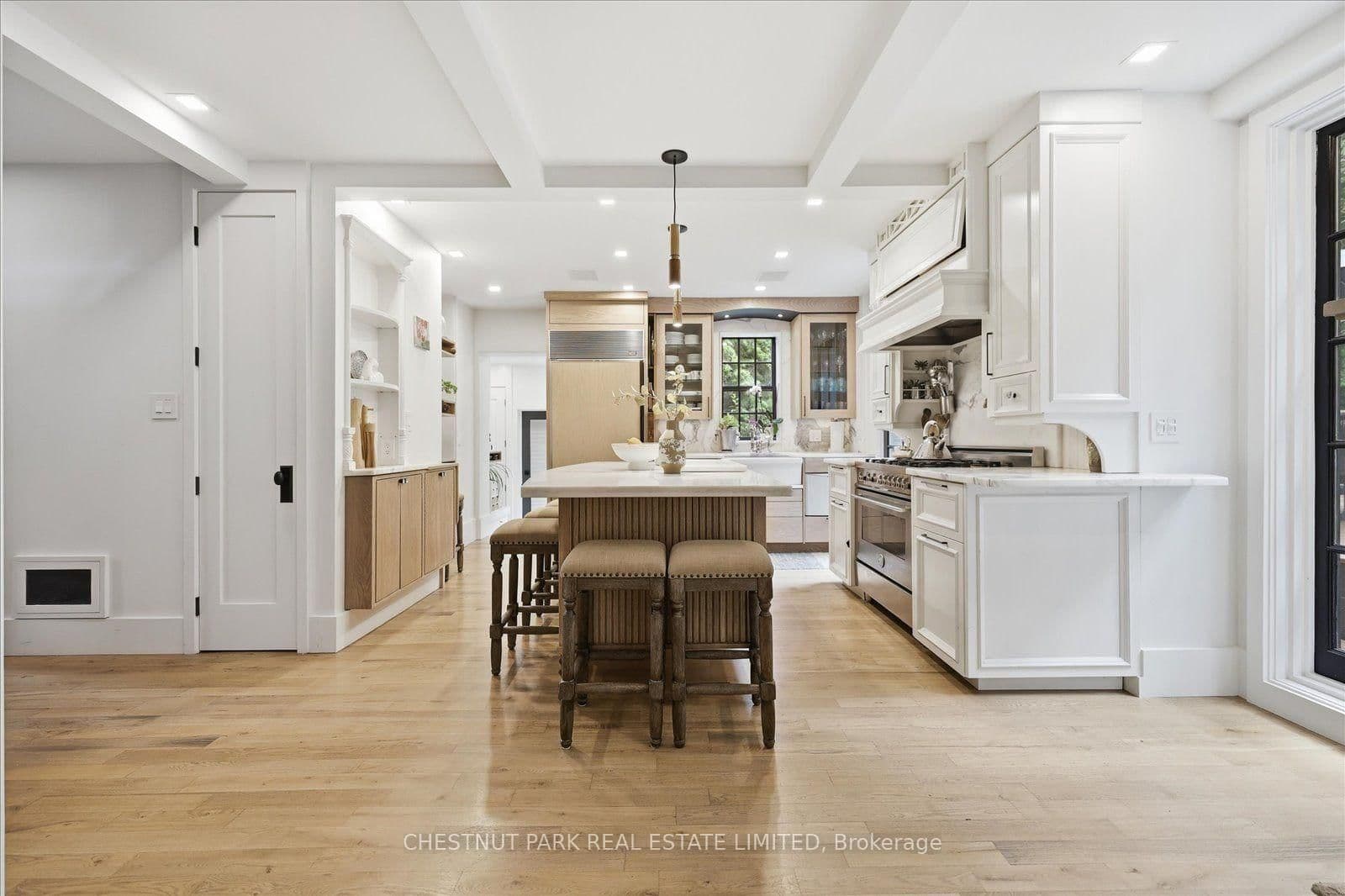 310 Bessborough Drive thumbnail 24