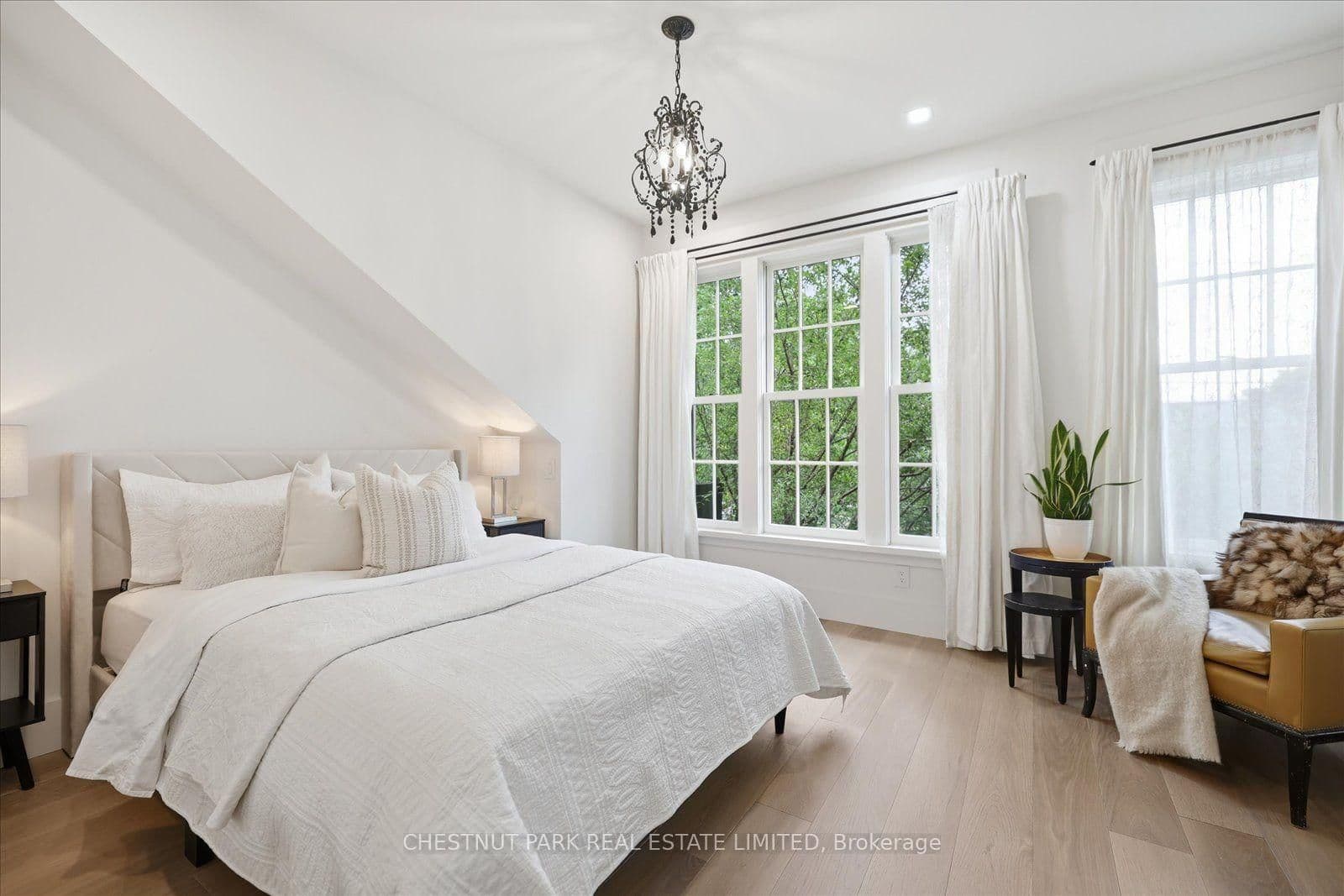 310 Bessborough Drive thumbnail 28
