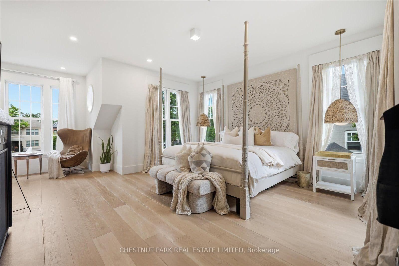 310 Bessborough Drive thumbnail 32