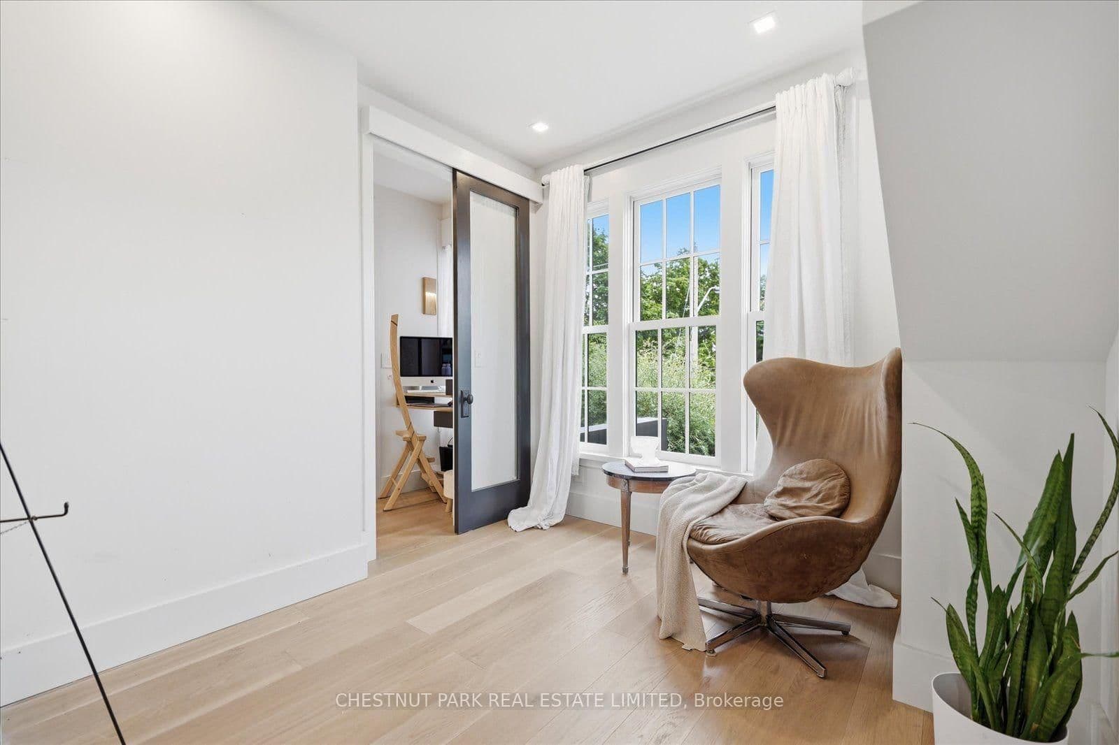 310 Bessborough Drive thumbnail 33