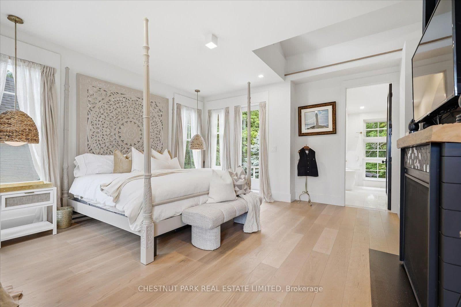 310 Bessborough Drive thumbnail 34