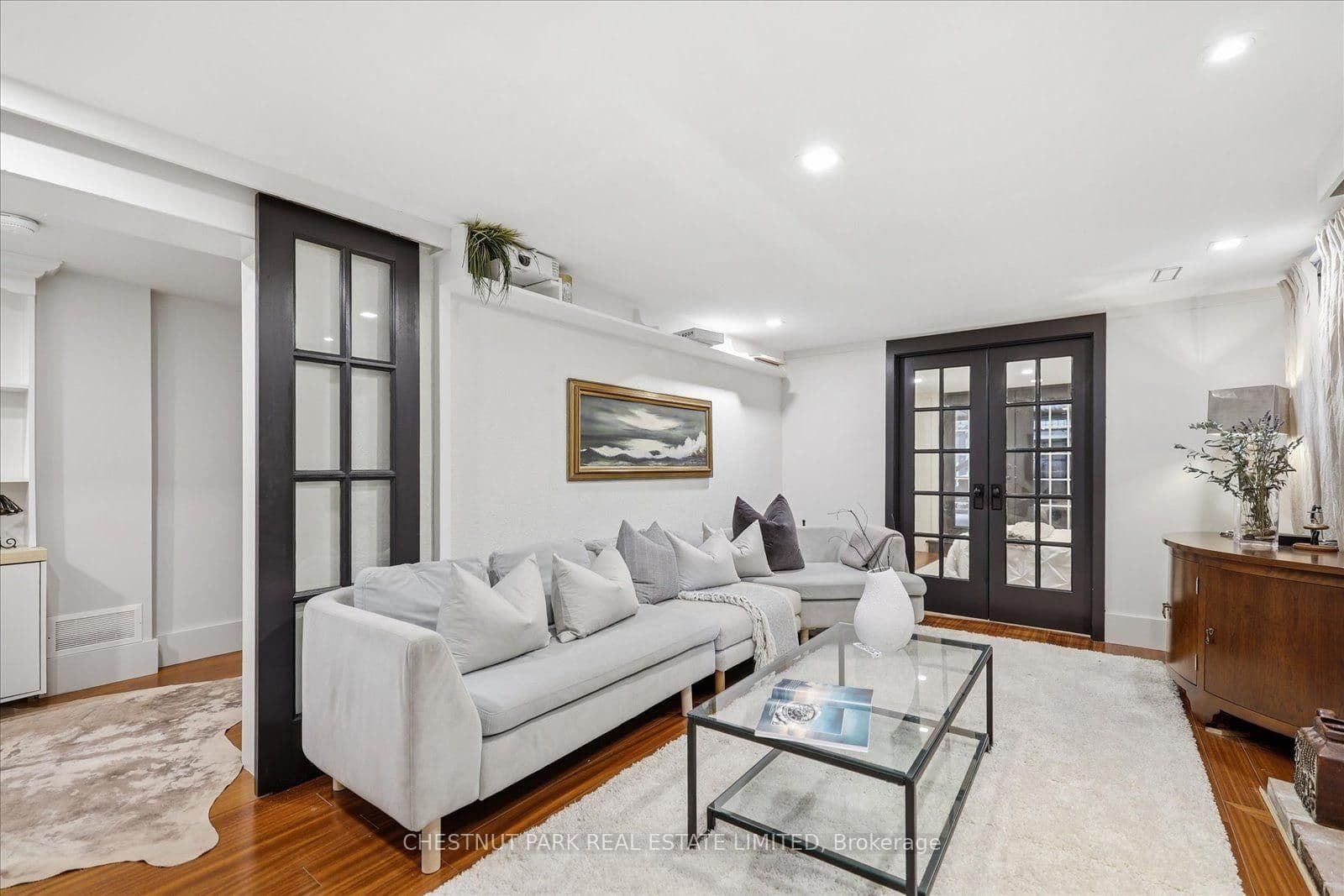 310 Bessborough Drive thumbnail 40