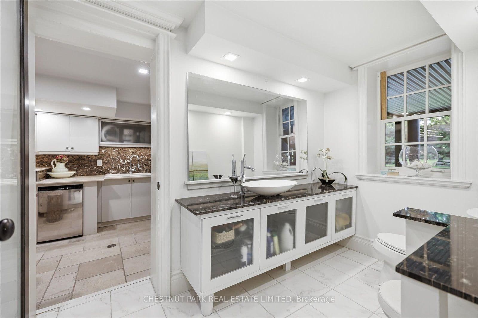 310 Bessborough Drive thumbnail 45