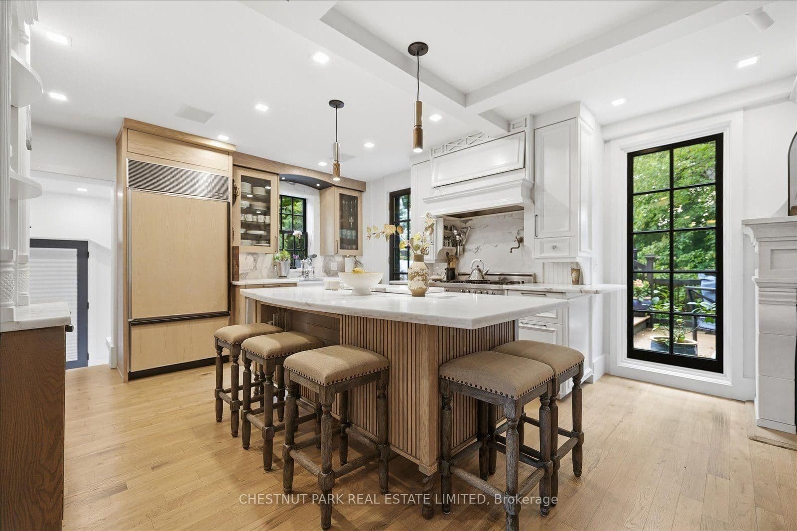 310 Bessborough Drive thumbnail 9