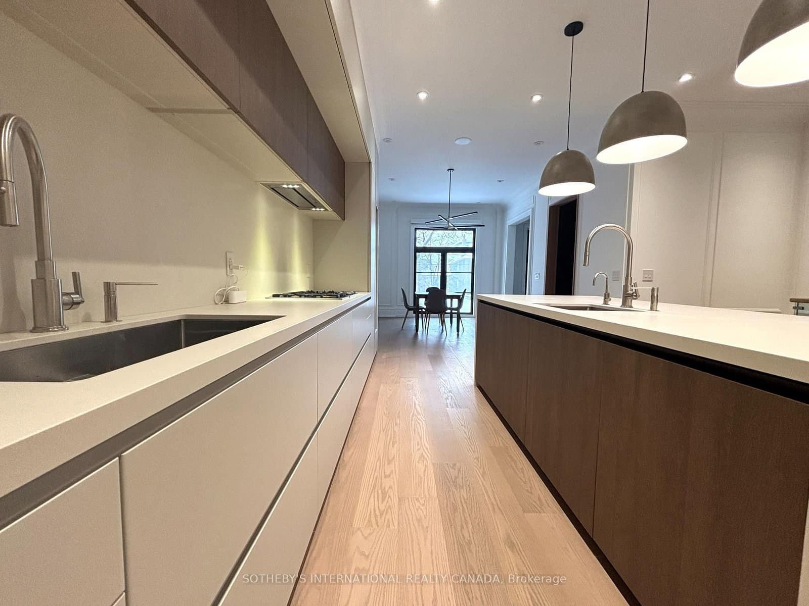 734 Avenue Road thumbnail 10