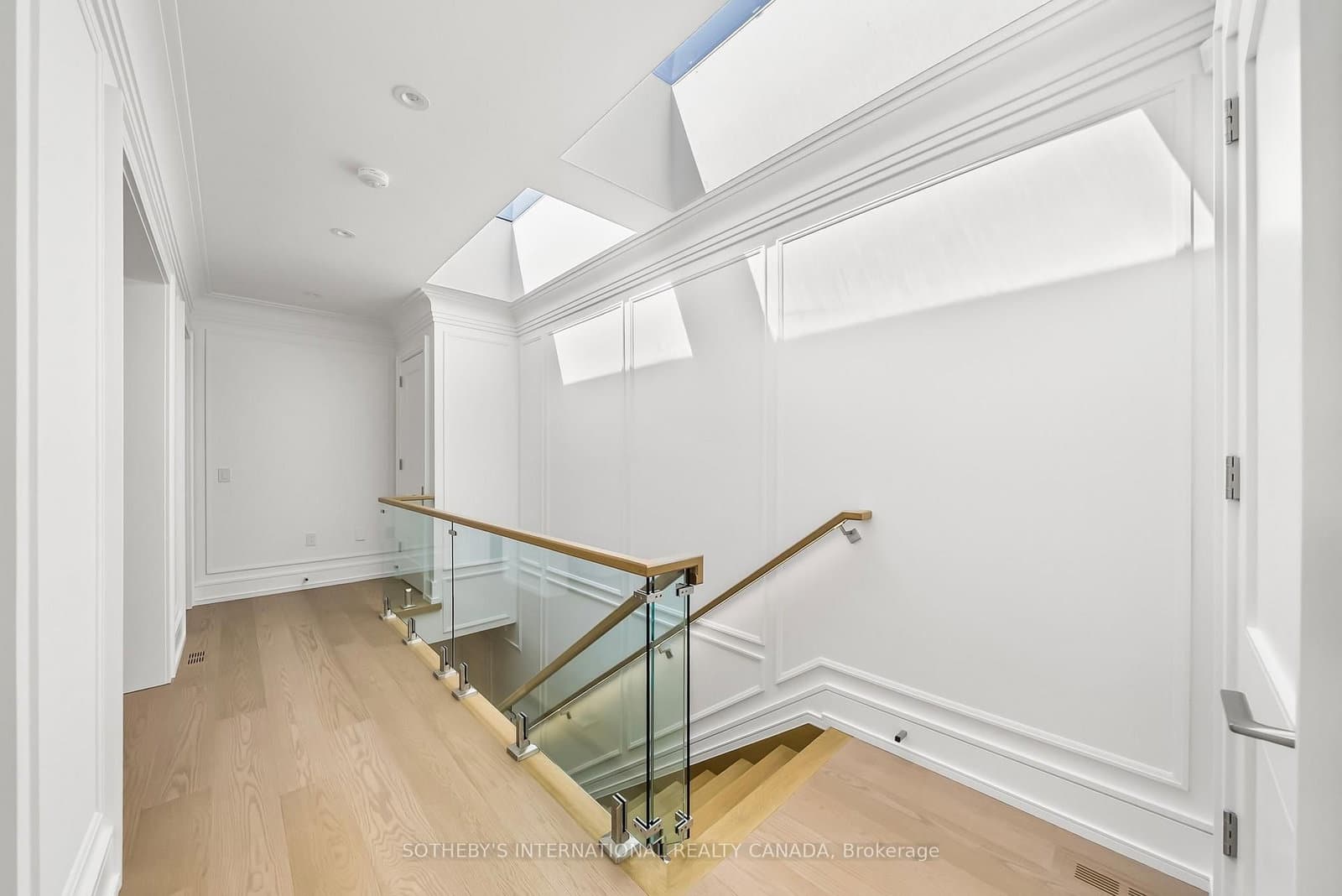 734 Avenue Road thumbnail 19