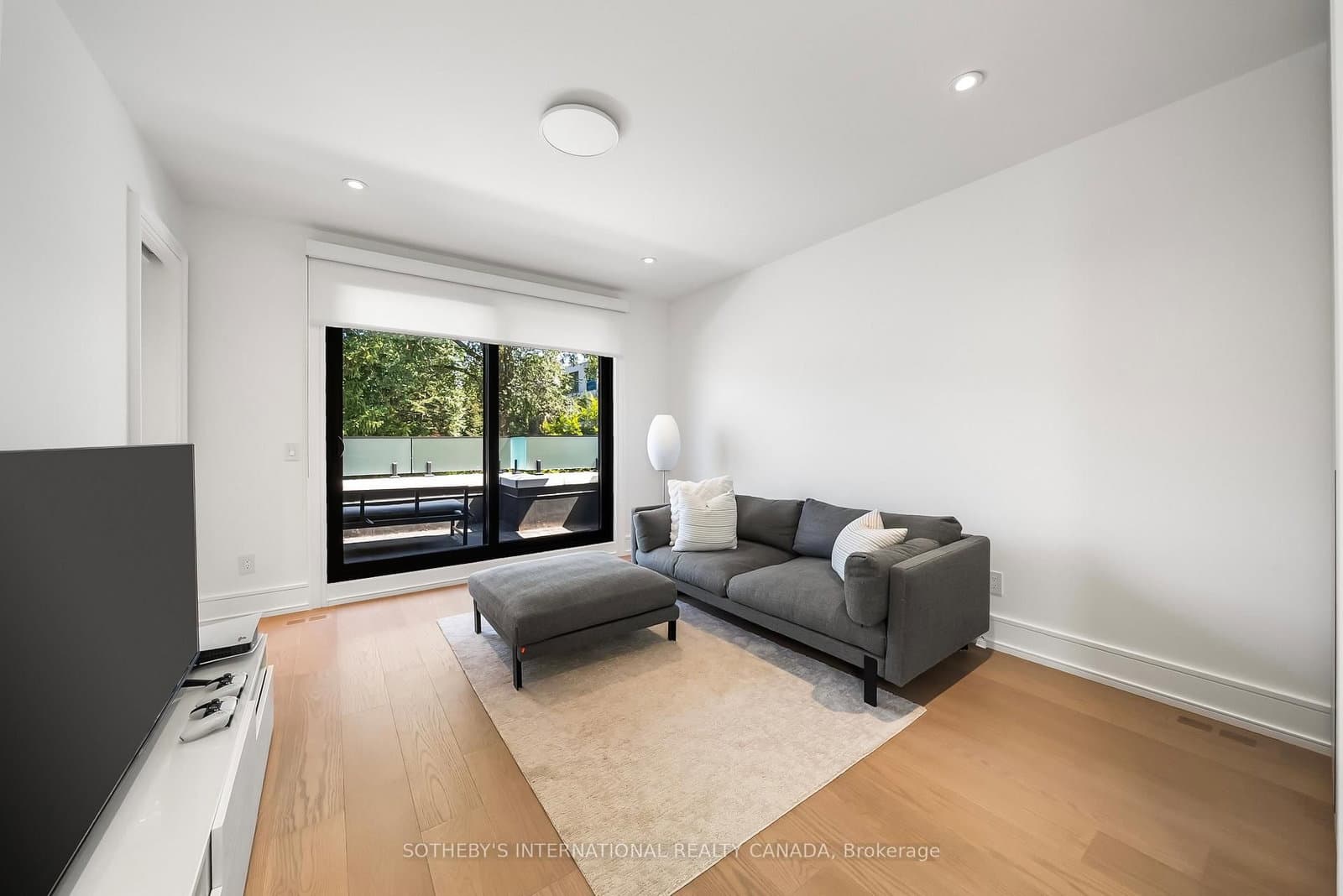 734 Avenue Road thumbnail 32