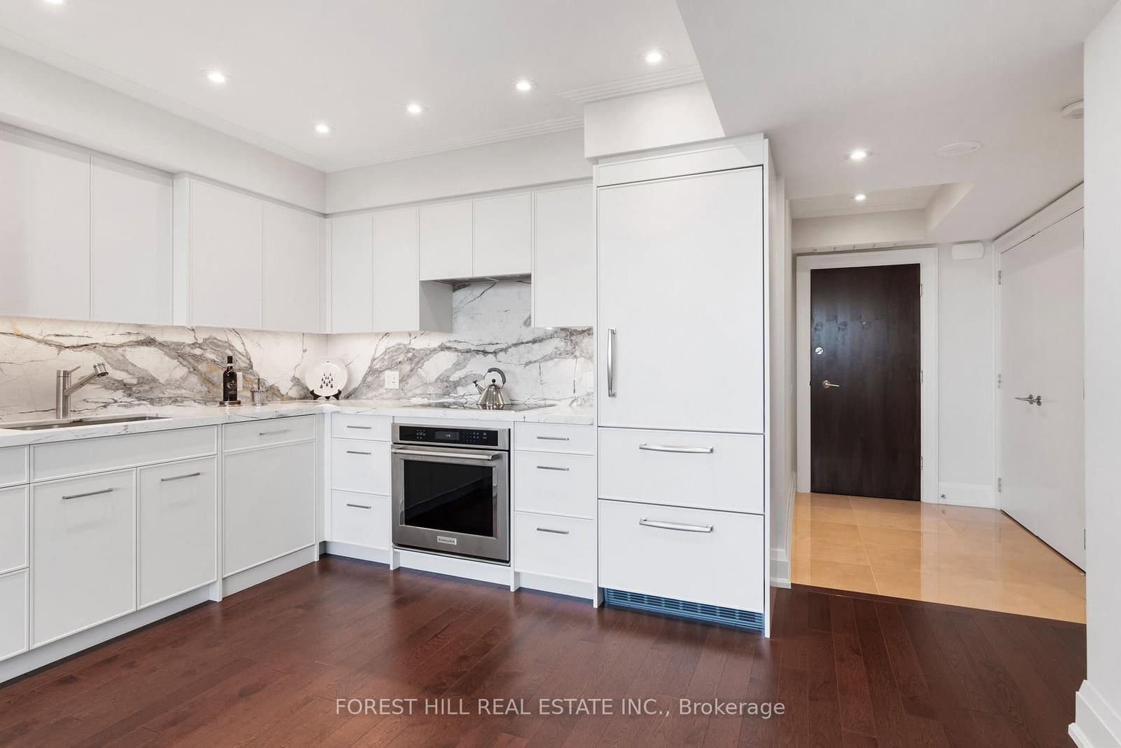 500 Avenue Road, Unit 1401 thumbnail 10