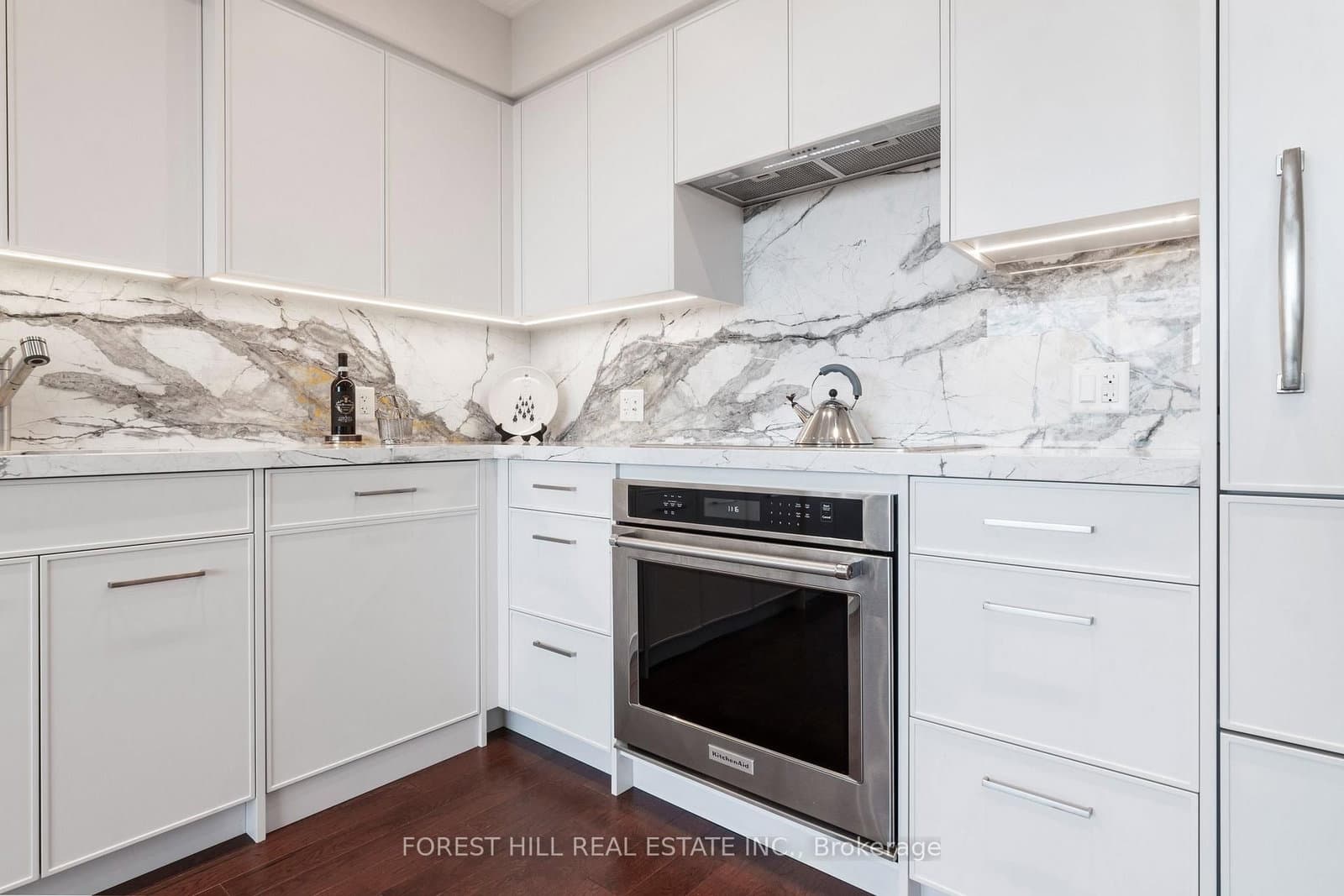 500 Avenue Road, Unit 1401 thumbnail 11