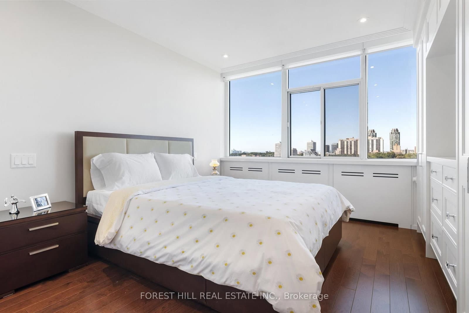 500 Avenue Road, Unit 1401 thumbnail 21