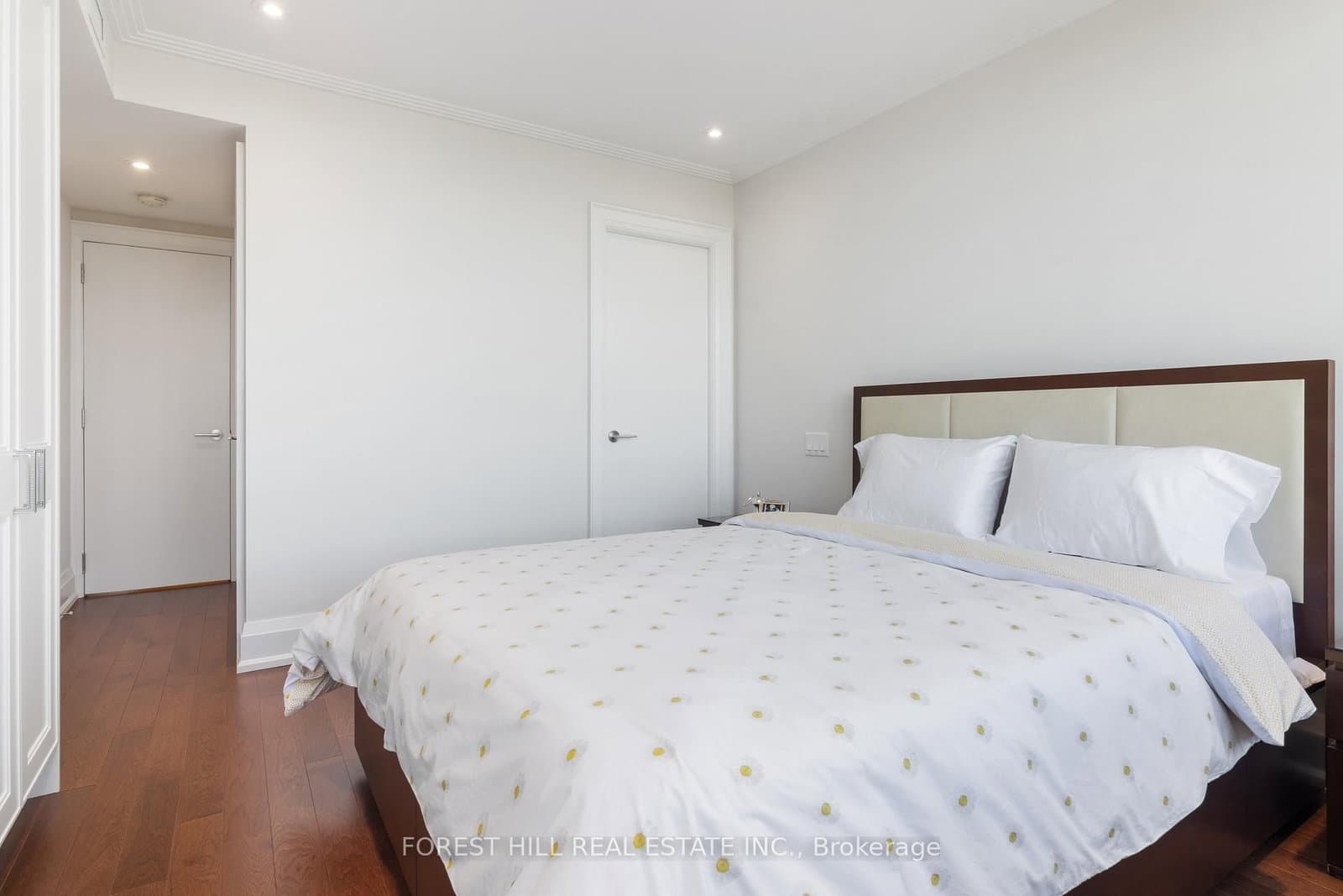 500 Avenue Road, Unit 1401 thumbnail 22