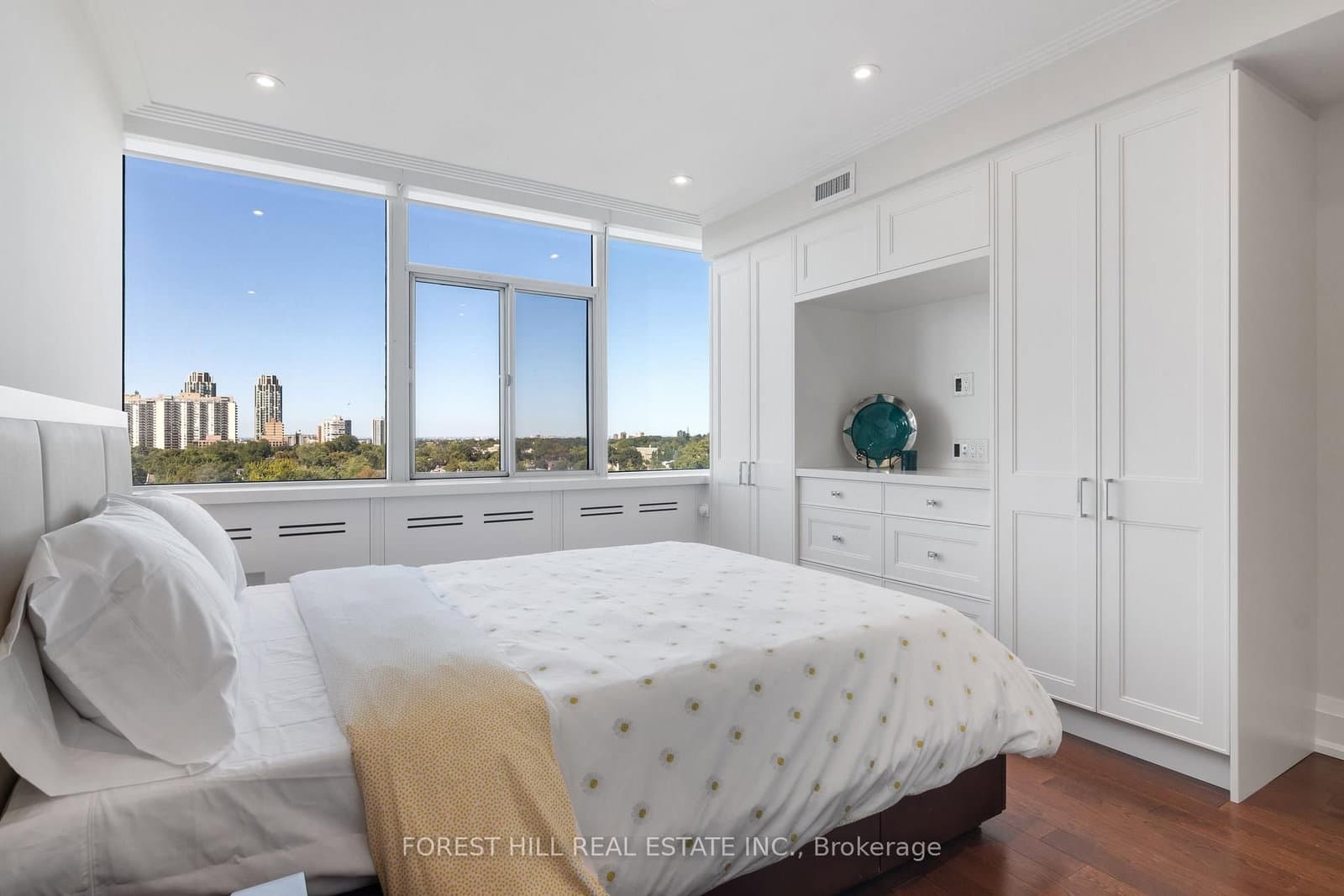 500 Avenue Road, Unit 1401 thumbnail 23