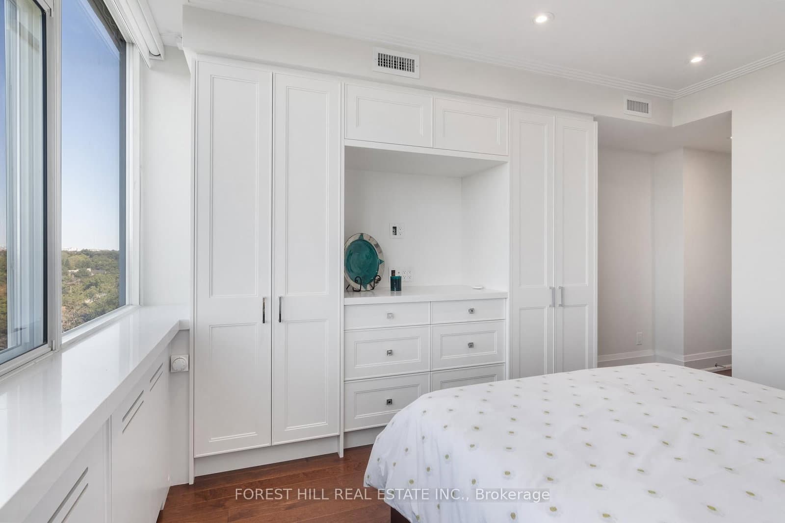 500 Avenue Road, Unit 1401 thumbnail 24
